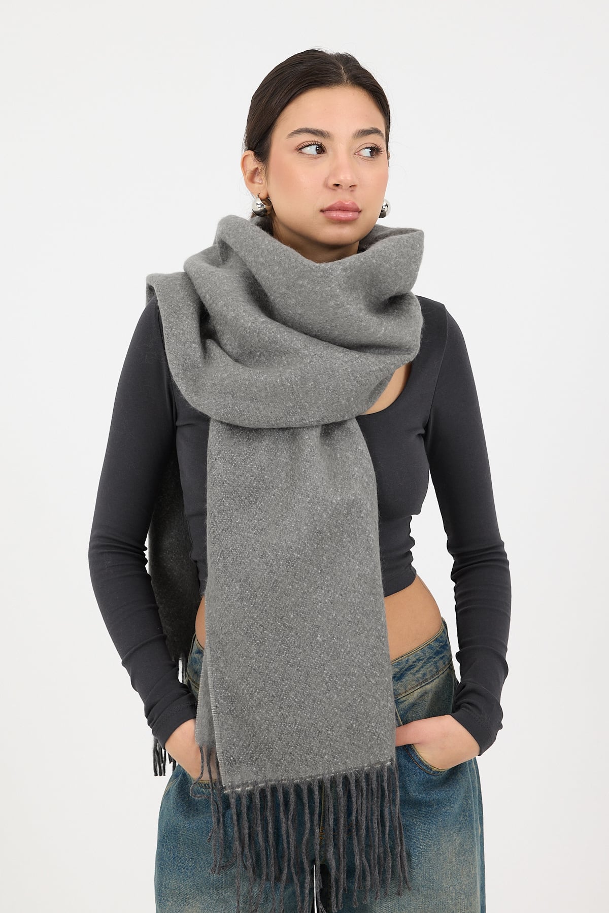 Charcoal_Basic-Shawl-addax