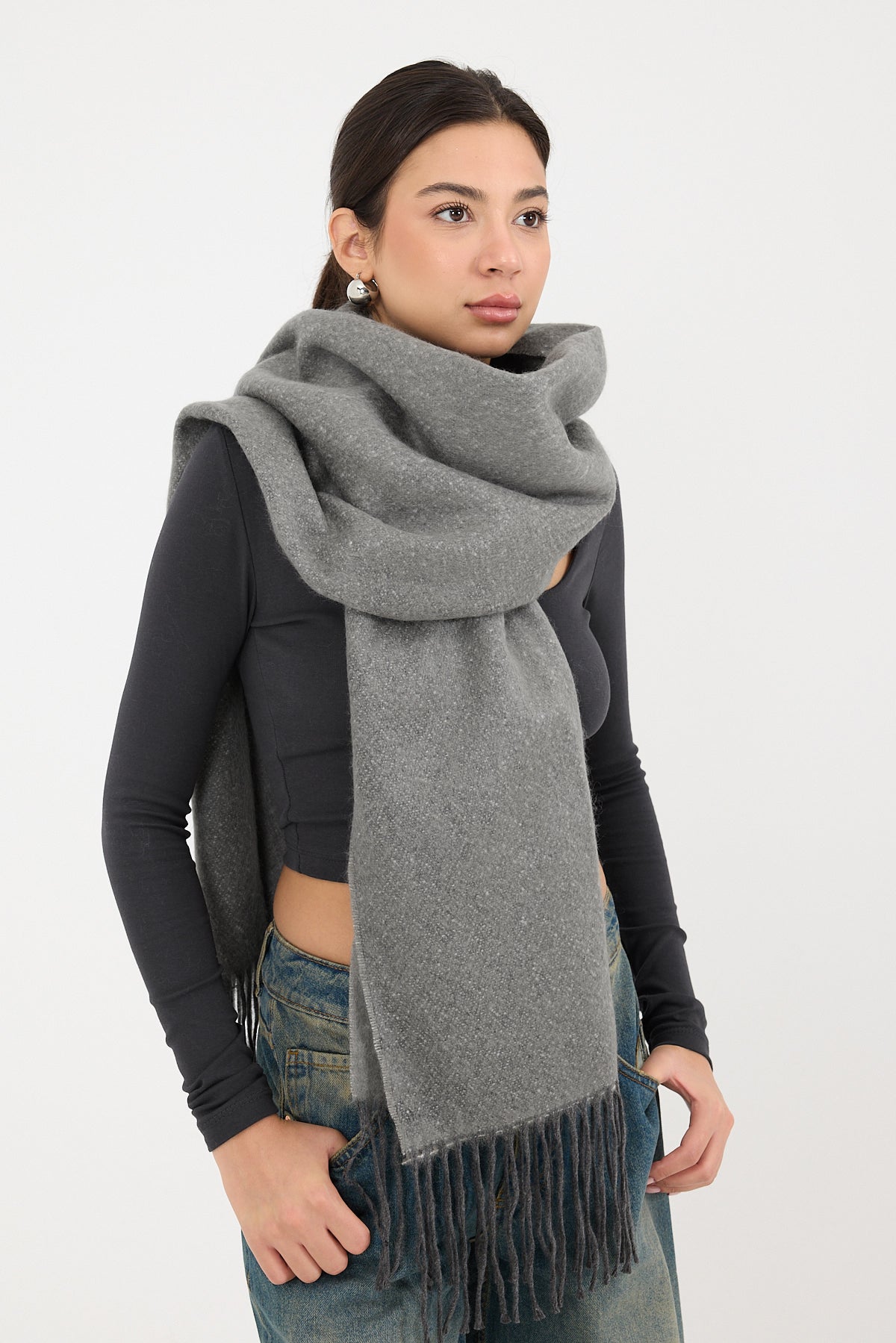 Charcoal_Basic-Shawl-addax