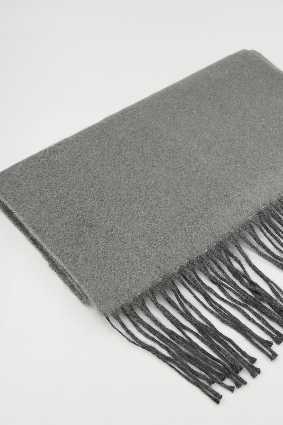 Charcoal_Basic-Shawl-addax