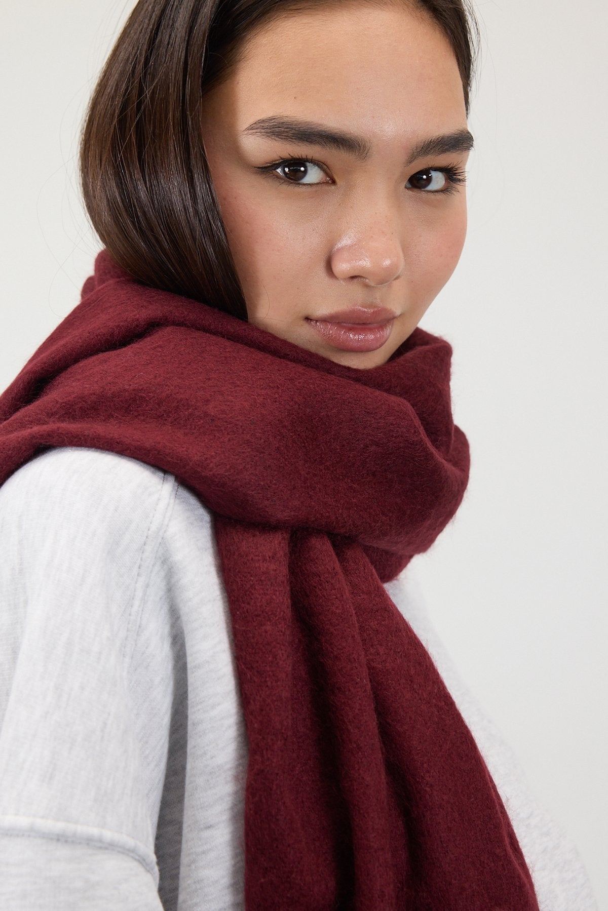 Burgundy_Basic-Shawl-addax