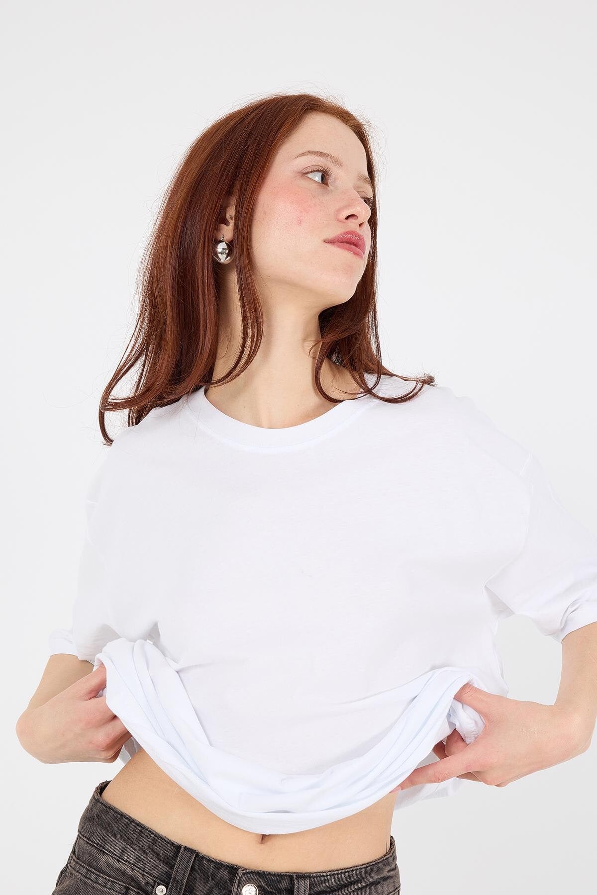 White_Basic-T-shirt-With-Round-Neck-addax