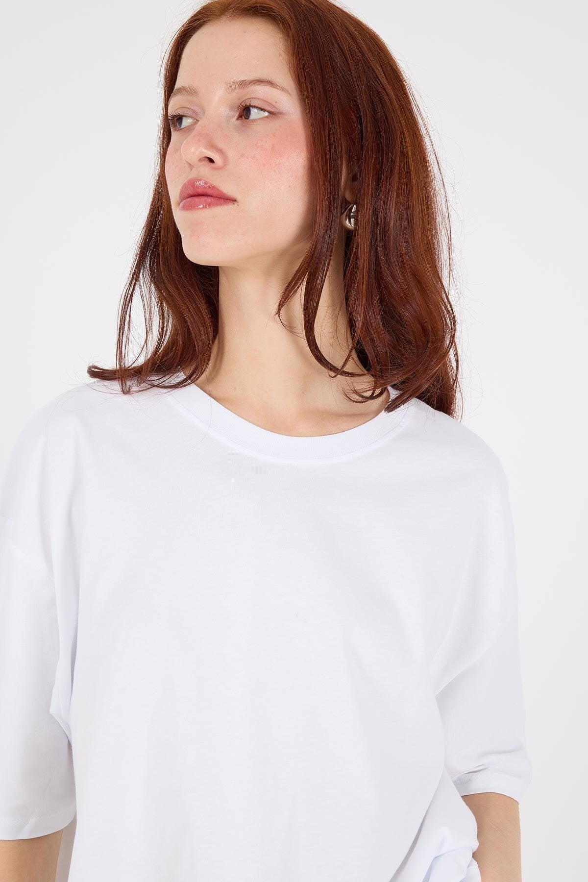 White_Basic-T-shirt-With-Round-Neck-addax