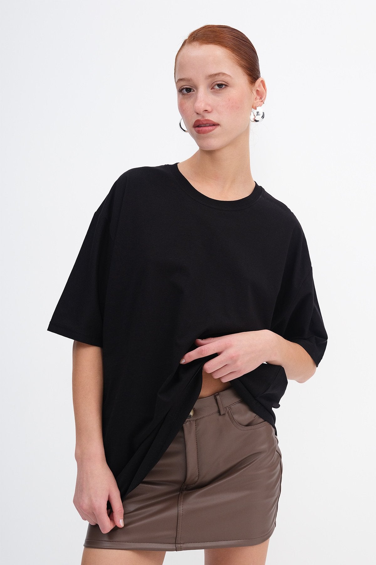 Black_Basic-T-shirt-With-Round-Neck-addax