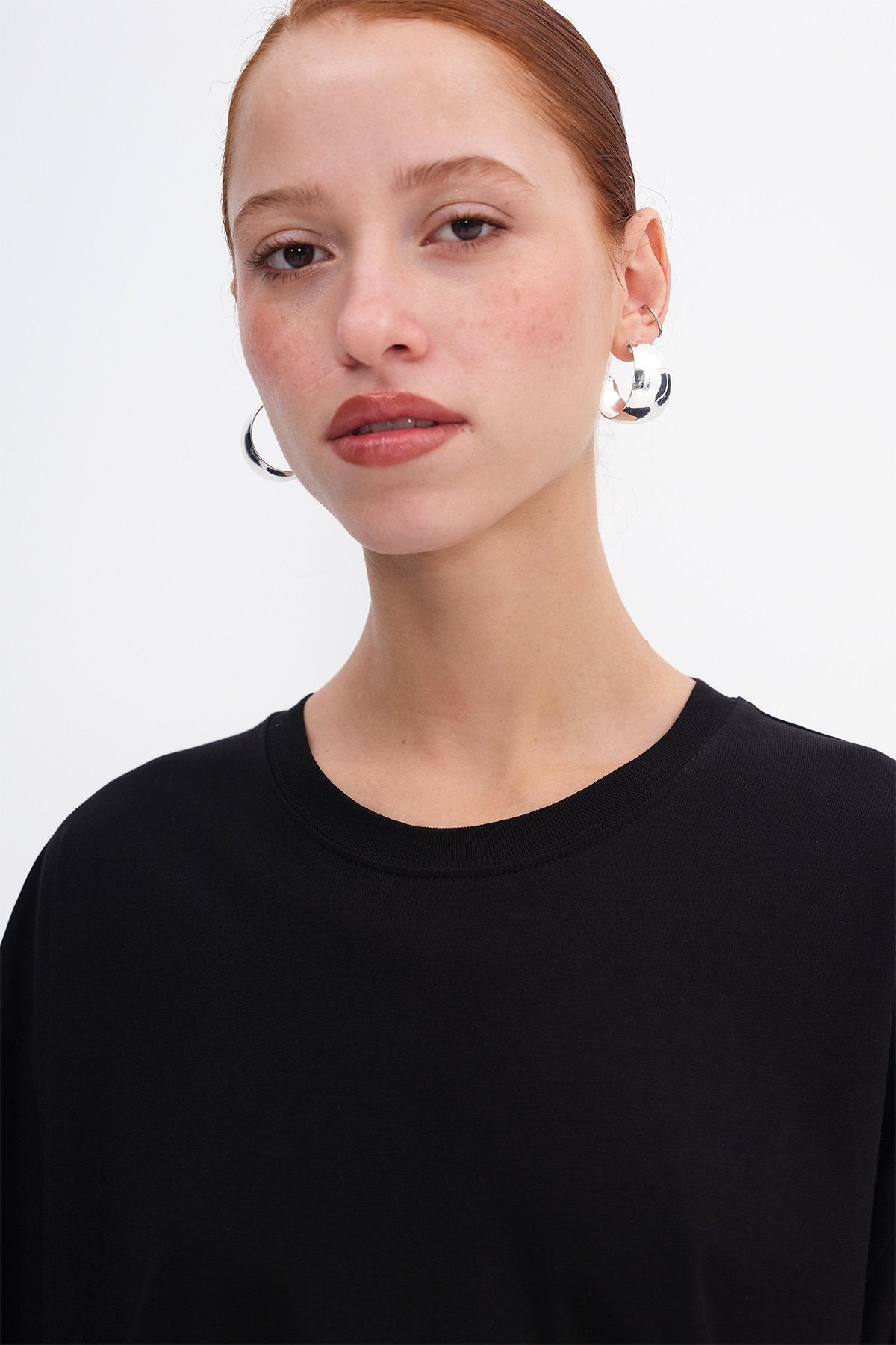 Black_Basic-T-shirt-With-Round-Neck-addax