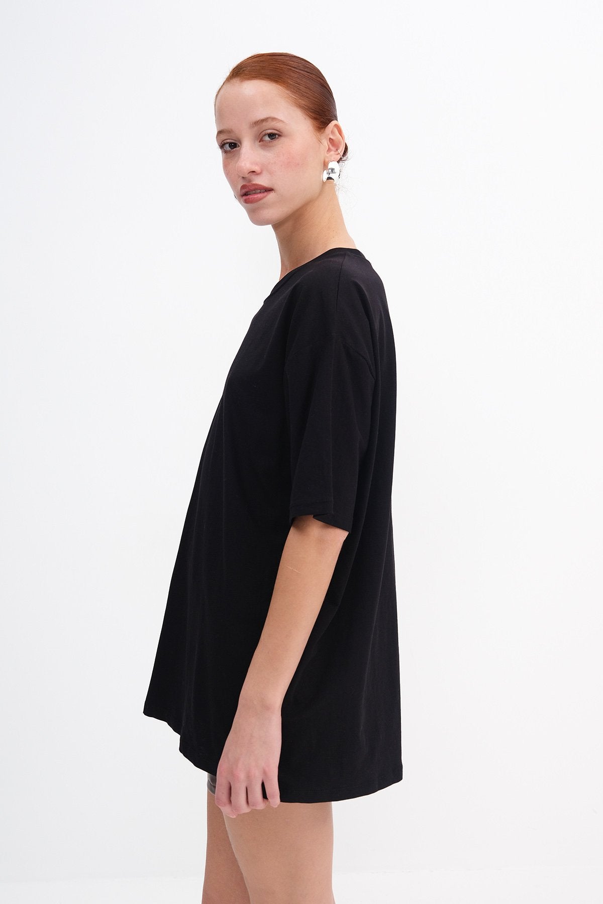 Black_Basic-T-shirt-With-Round-Neck-addax