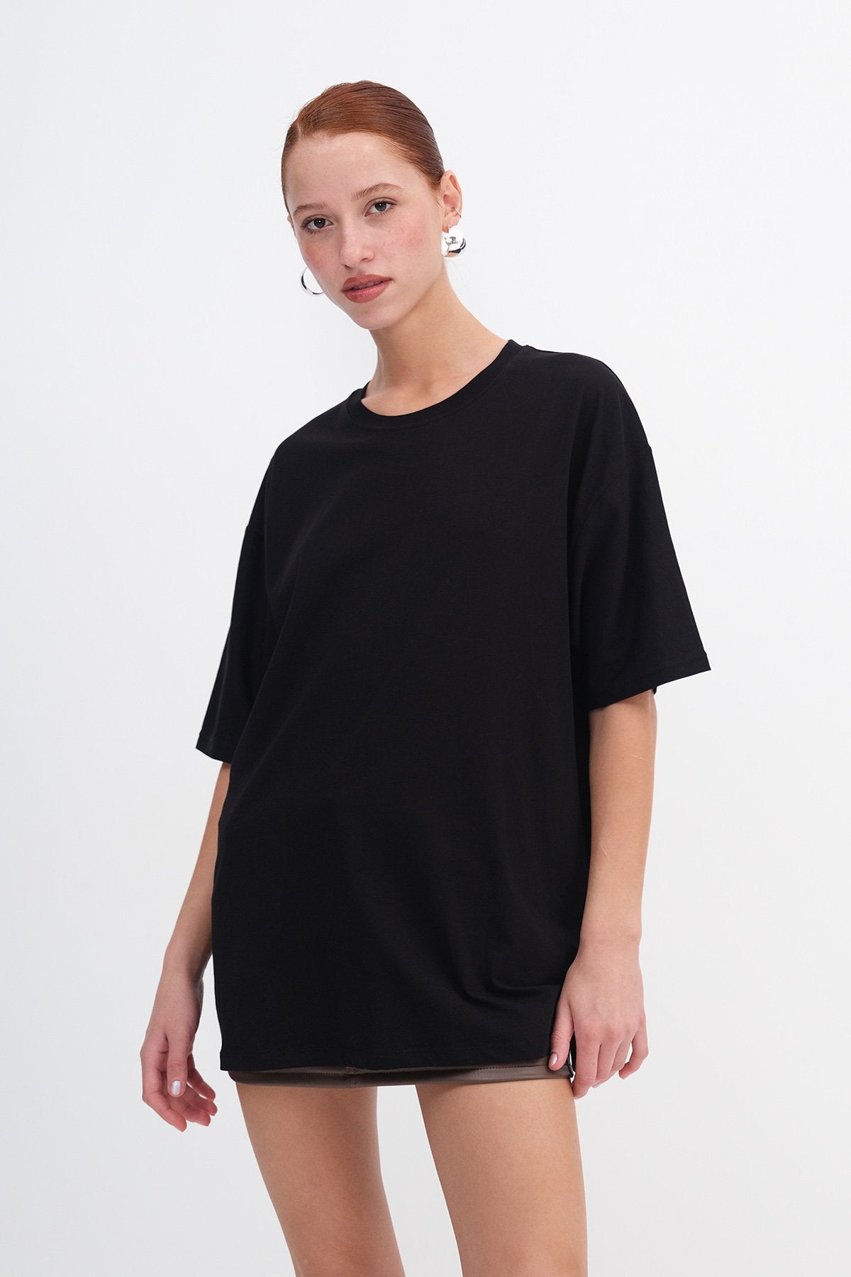 Black_Basic-T-shirt-With-Round-Neck-addax