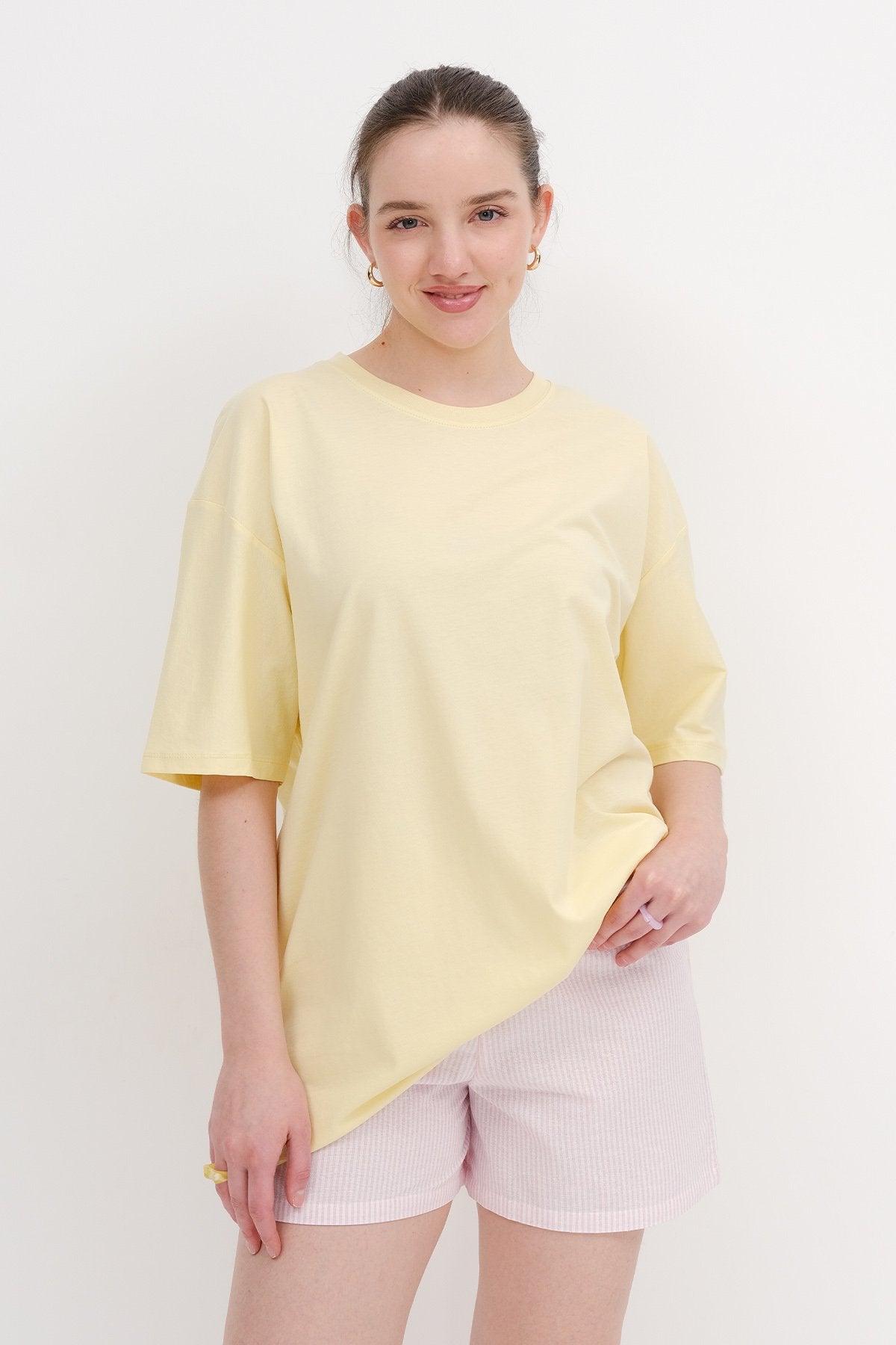 Light-Yellow_Basic-T-shirt-With-Round-Neck-addax