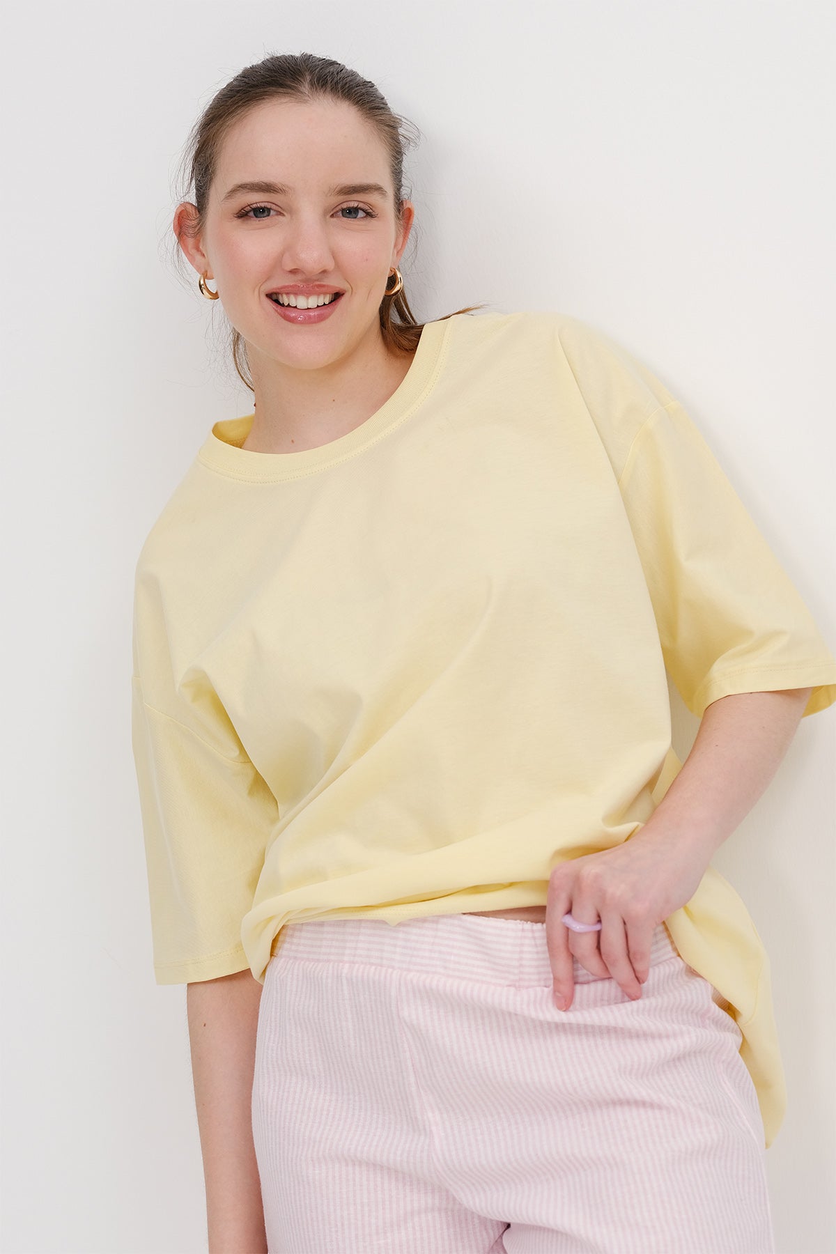 Light-Yellow_Basic-T-shirt-With-Round-Neck-addax