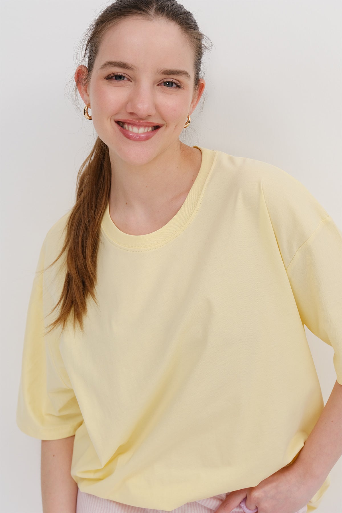 Light-Yellow_Basic-T-shirt-With-Round-Neck-addax