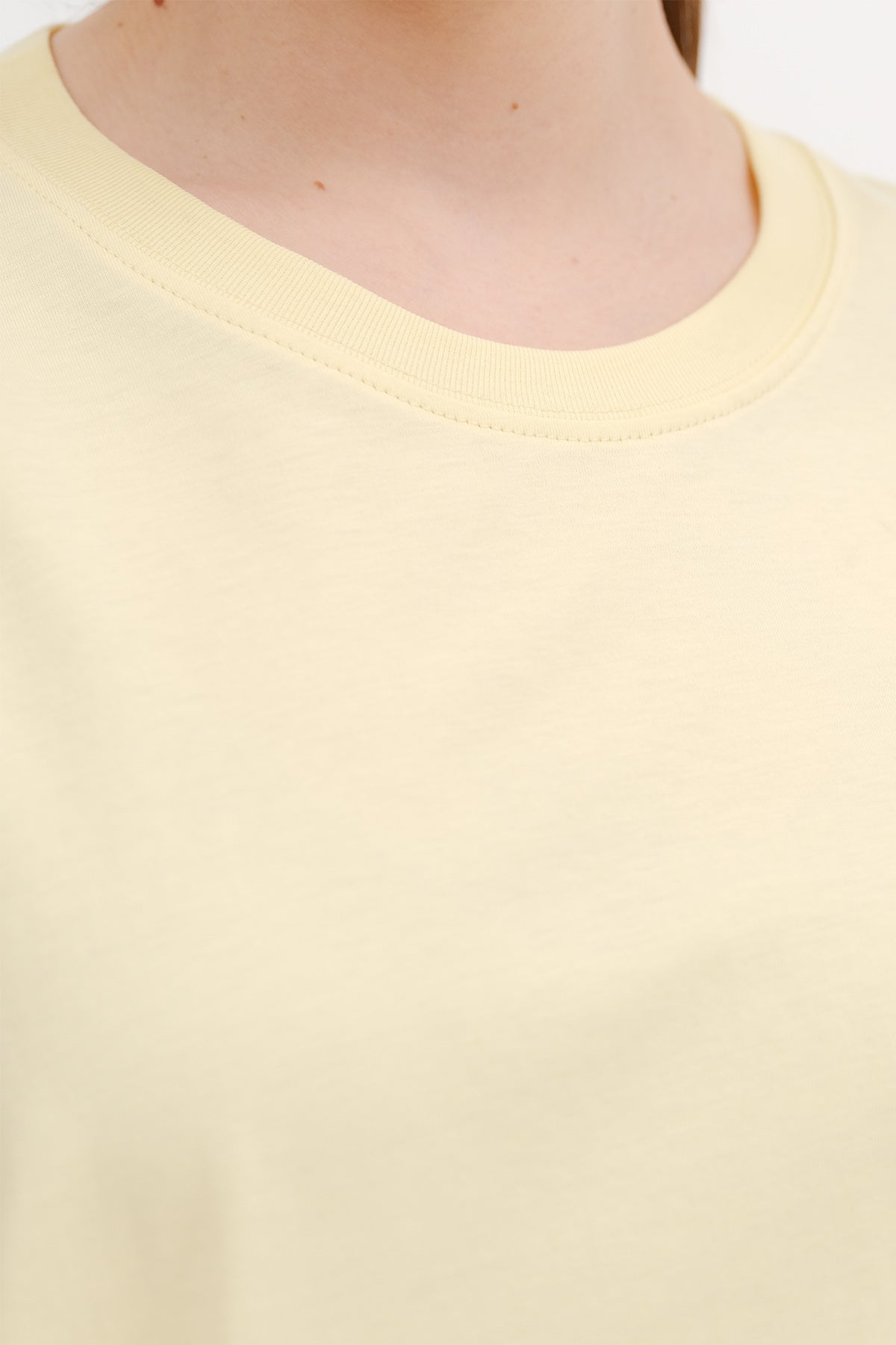 Light-Yellow_Basic-T-shirt-With-Round-Neck-addax