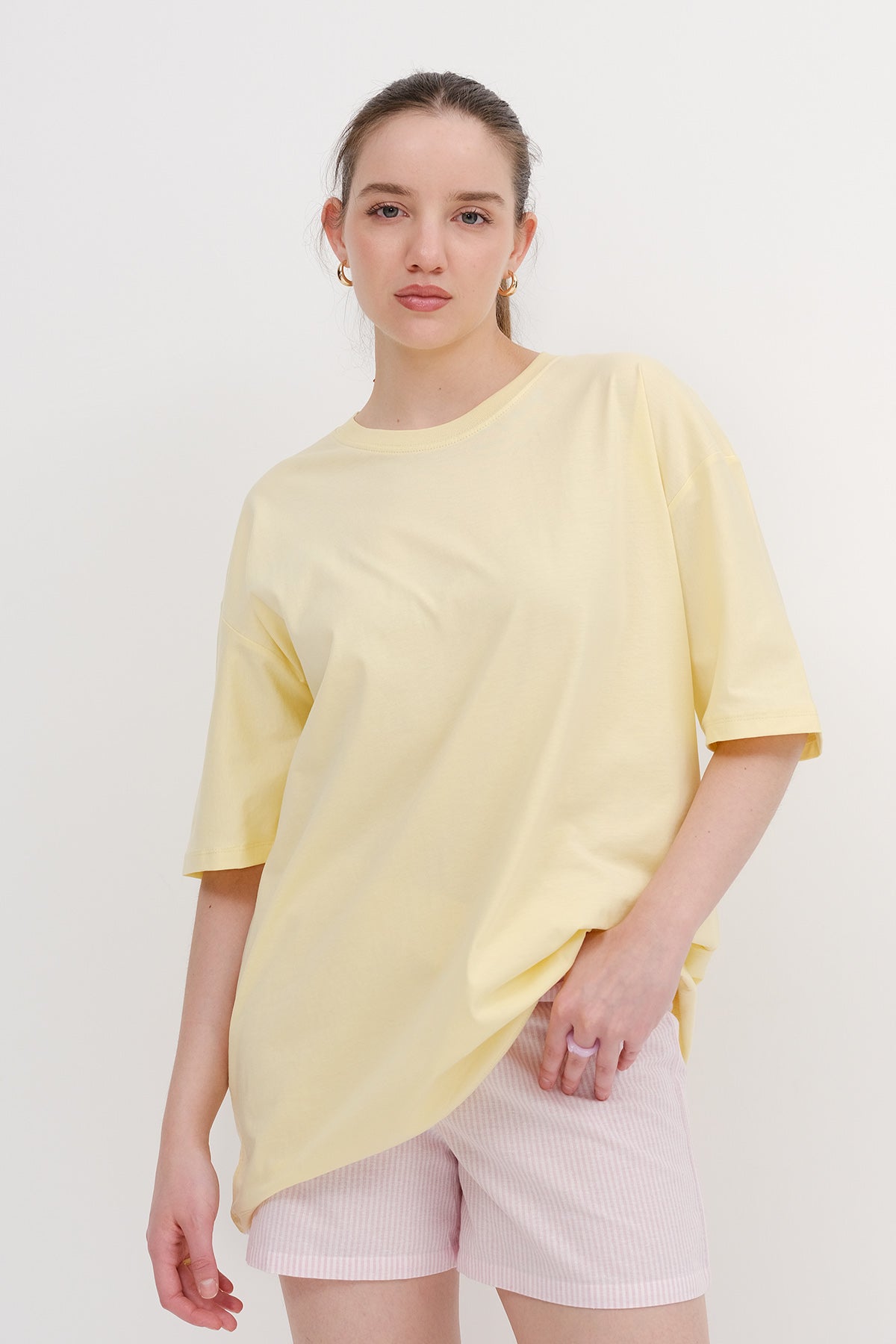 Light-Yellow_Basic-T-shirt-With-Round-Neck-addax