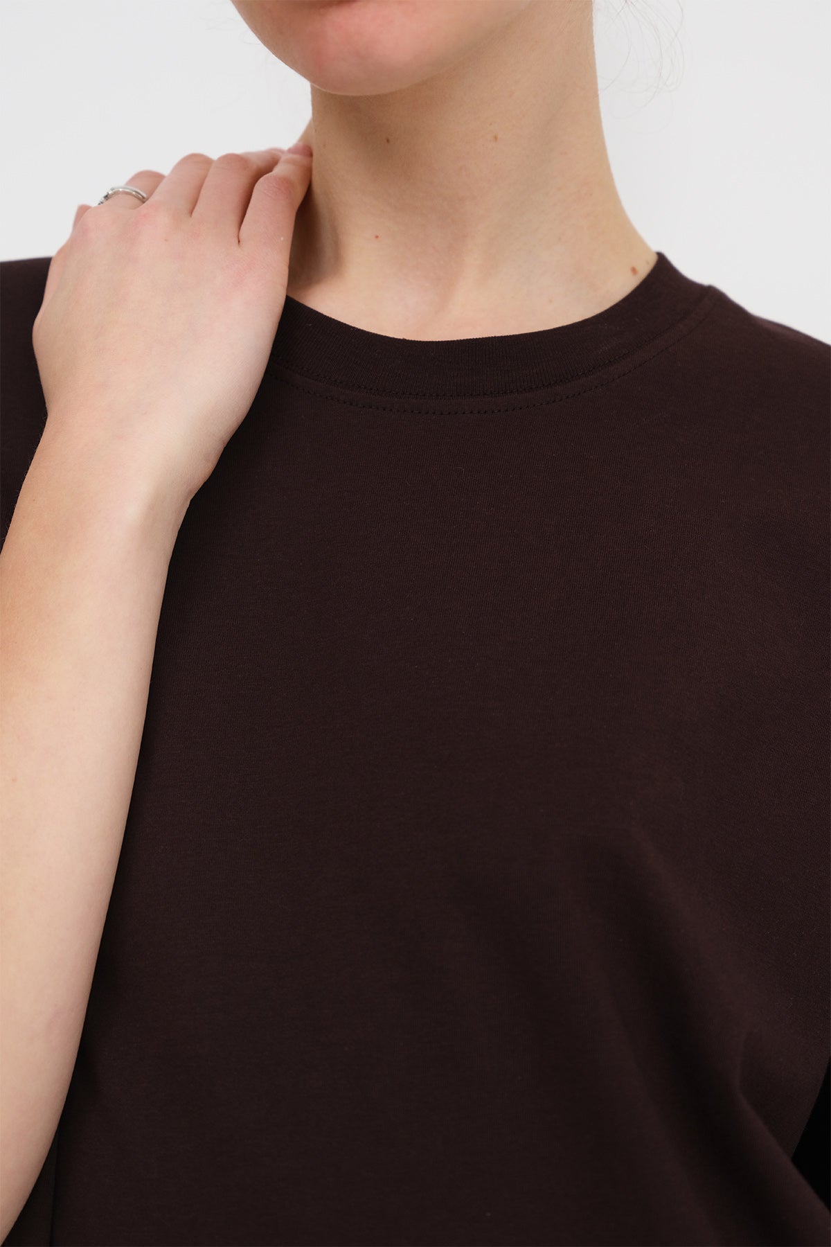 Bitter-Coffee_Basic-T-shirt-With-Round-Neck-addax