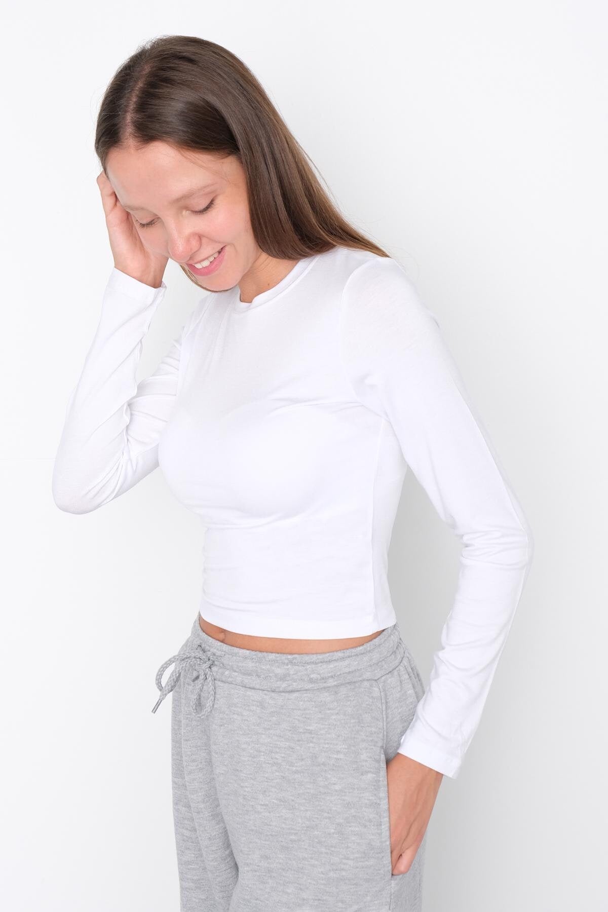 White_Round-Neck-Basic-Blouse-addax