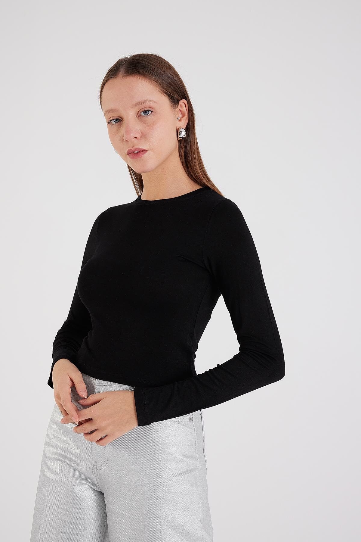 Black_Round-Neck-Basic-Blouse-addax