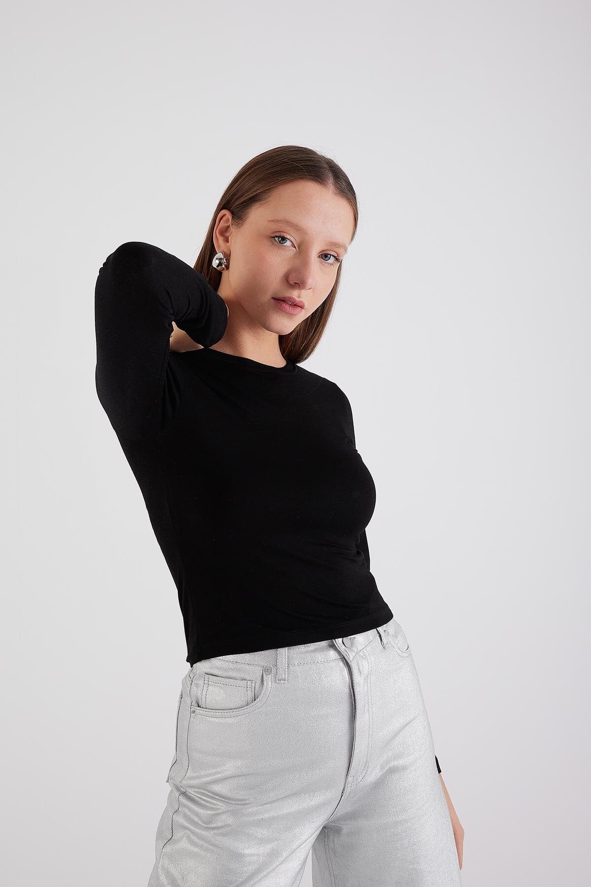 Black_Round-Neck-Basic-Blouse-addax