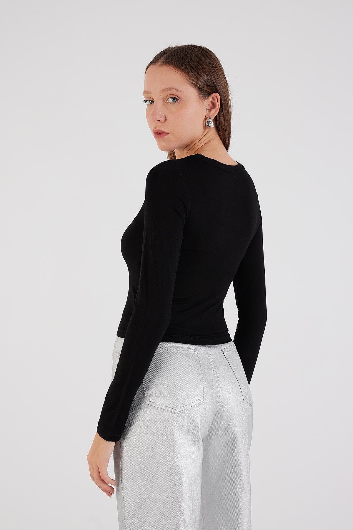 Black_Round-Neck-Basic-Blouse-addax