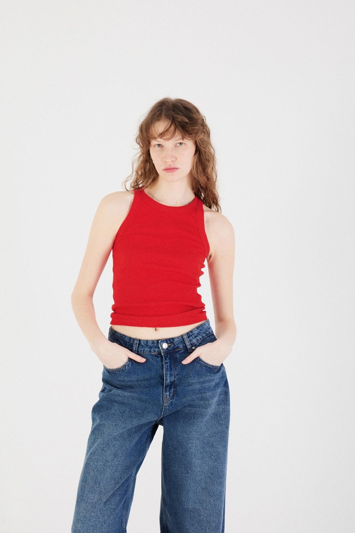 Red_Halter-Neck-Top-With-Ribbed-addax