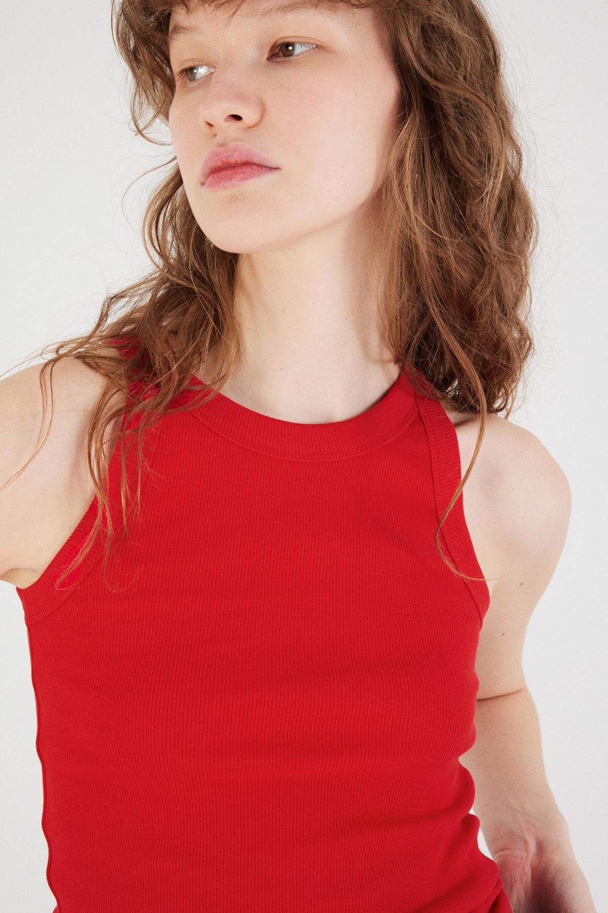 Red_Halter-Neck-Top-With-Ribbed-addax
