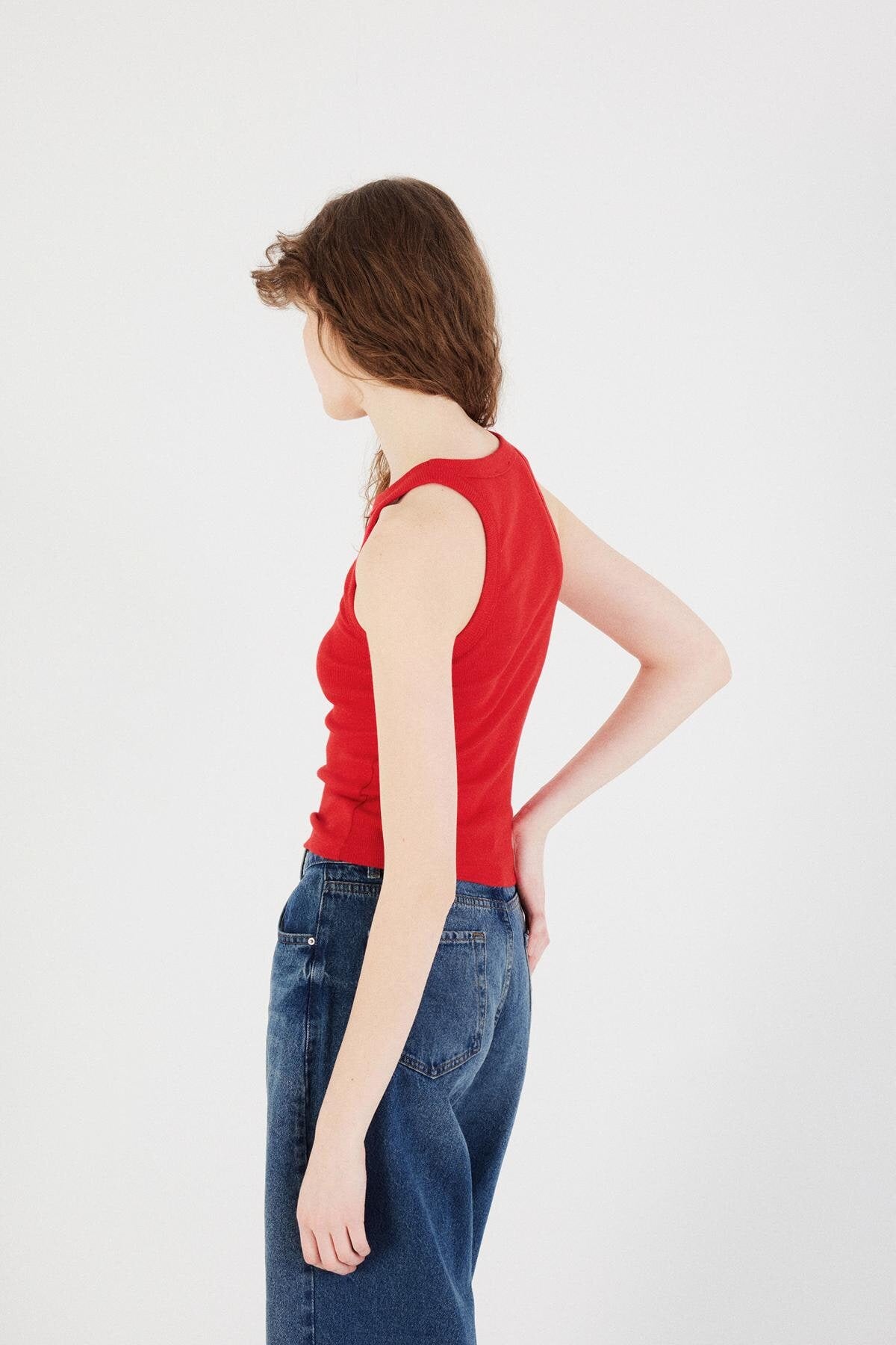 Red_Halter-Neck-Top-With-Ribbed-addax