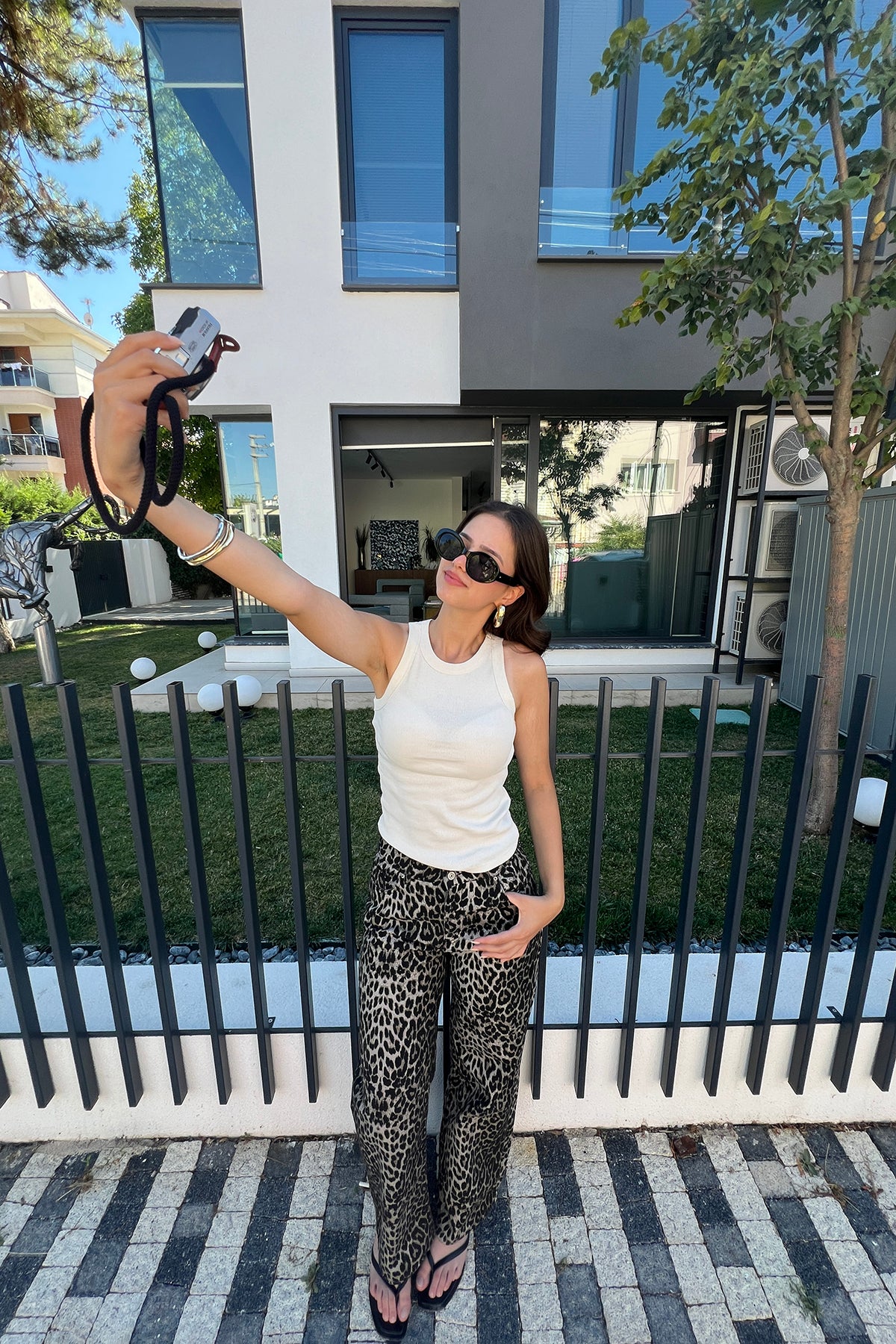 Light-Stone_Halter-Neck-Top-With-Ribbed-addax