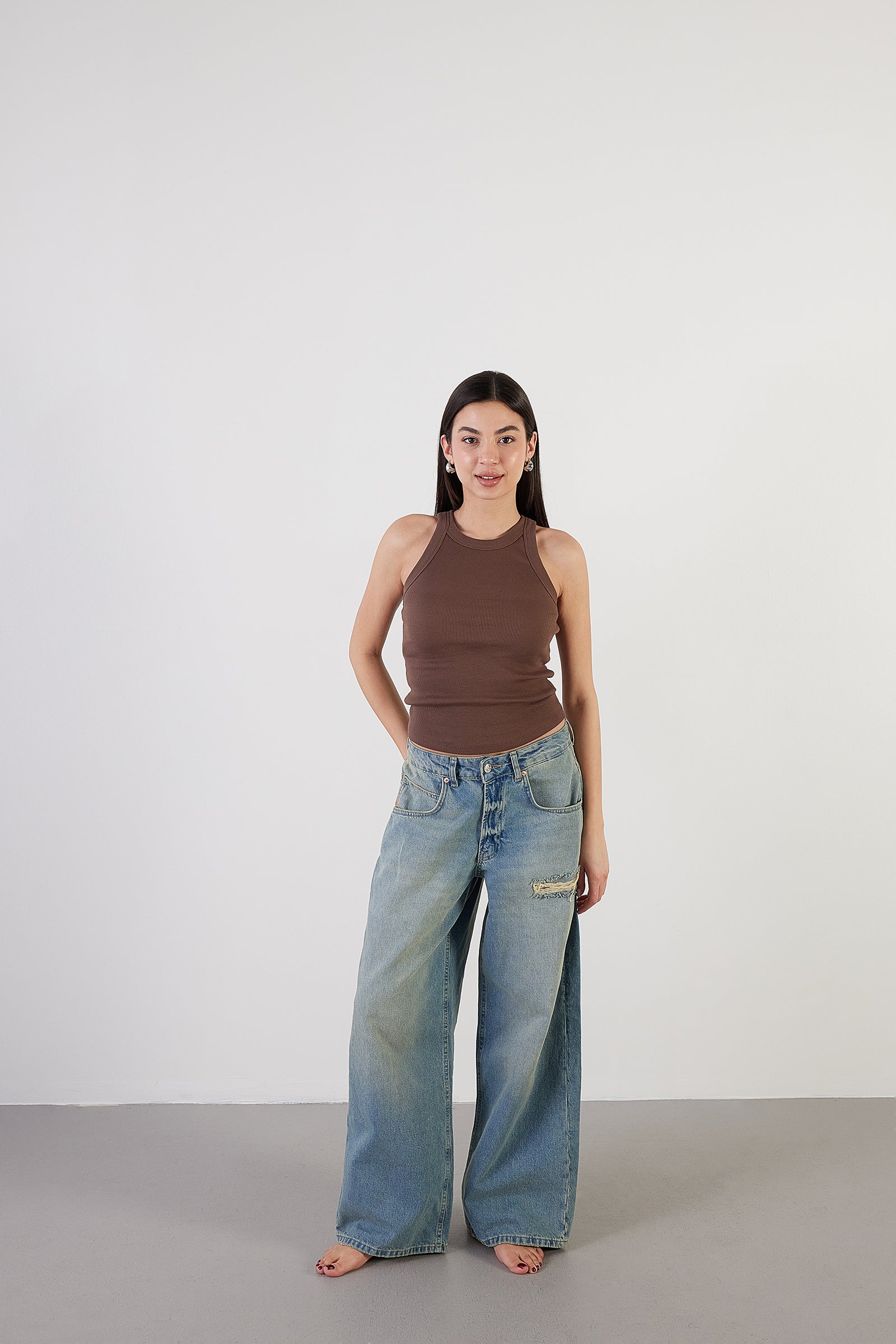 Cocoa_Halter-Neck-Top-With-Ribbed-addax