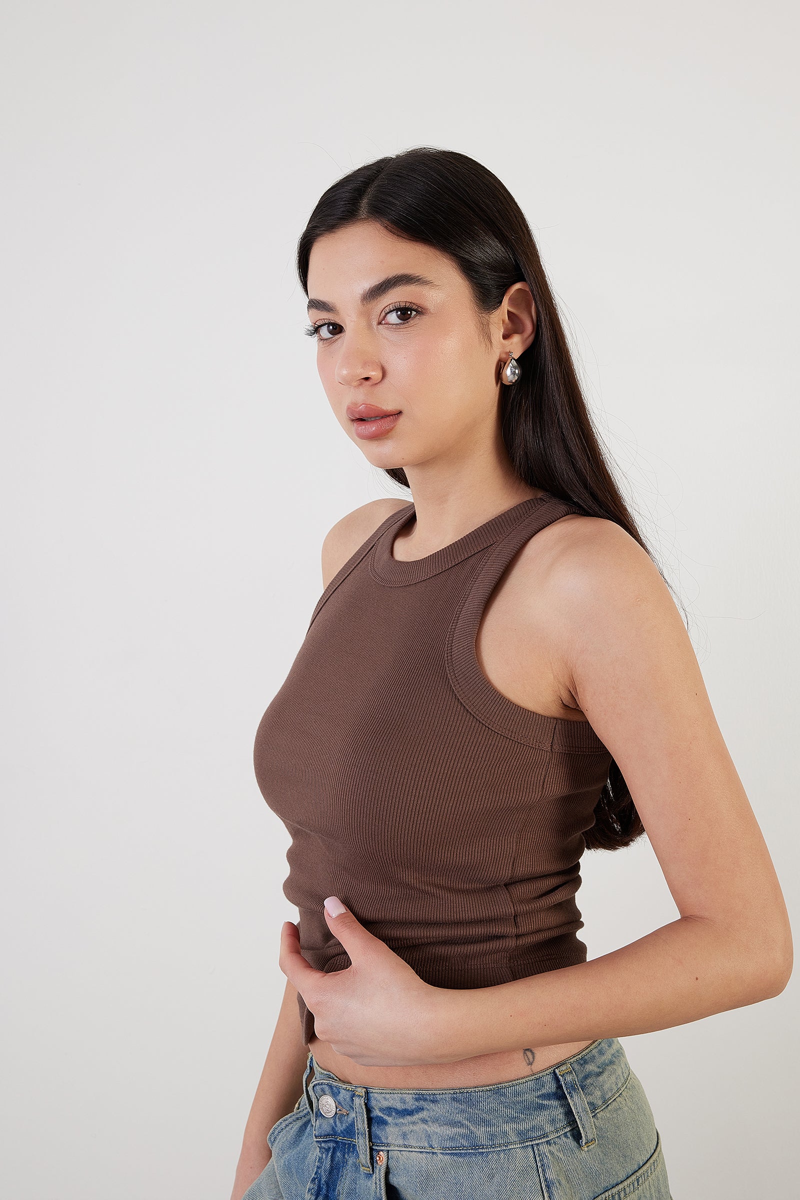Cocoa_Halter-Neck-Top-With-Ribbed-addax