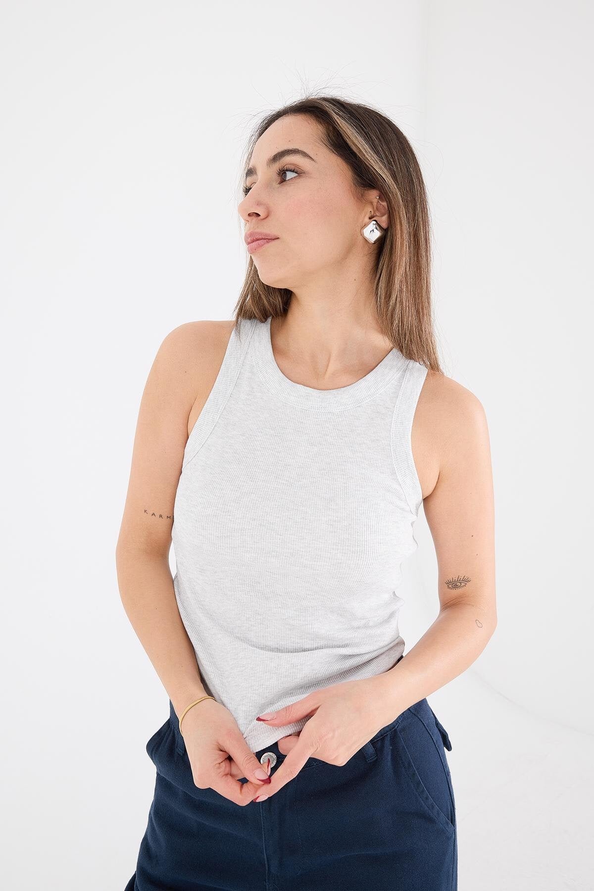 Snow-Melange_Halter-Neck-Top-With-Ribbed-addax