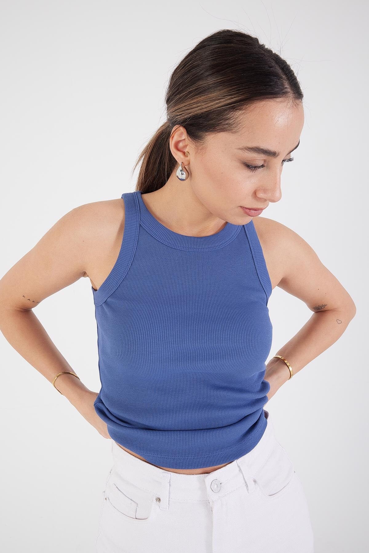 Marlin_Halter-Neck-Top-With-Ribbed-addax