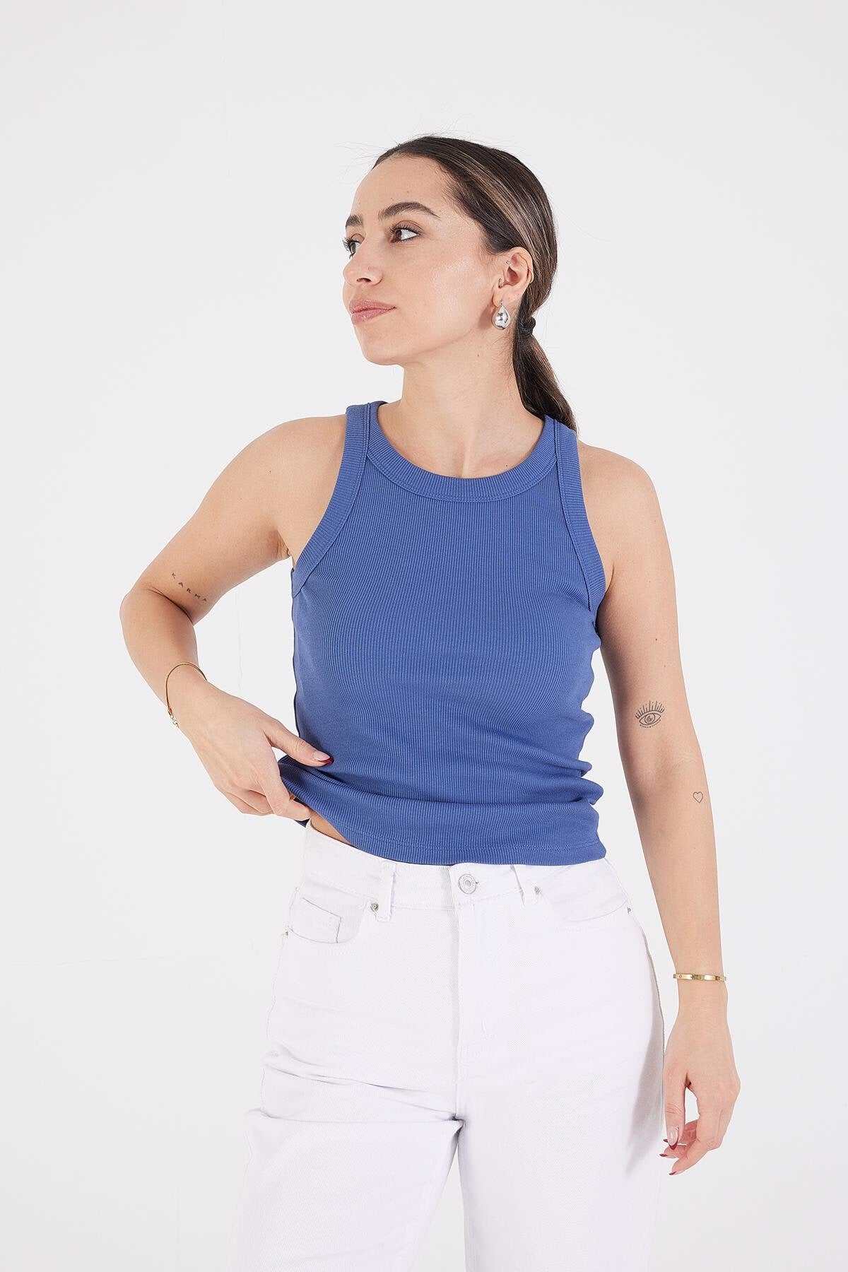 Marlin_Halter-Neck-Top-With-Ribbed-addax