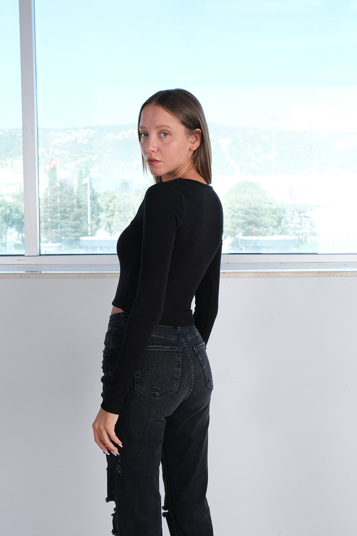 Black_Square-Neck-Basic-Blouse-With-Long-Sleeve-addax