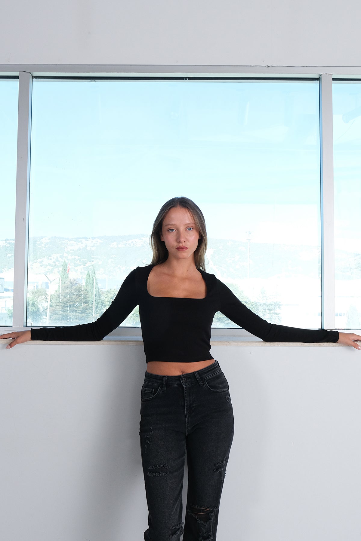 Black_Square-Neck-Basic-Blouse-With-Long-Sleeve-addax