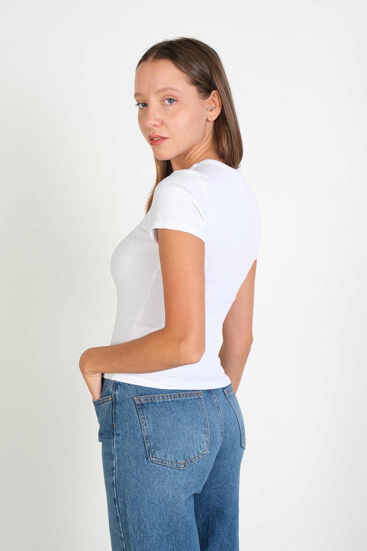 White_Round-Neck-Basic-T-shirt-addax