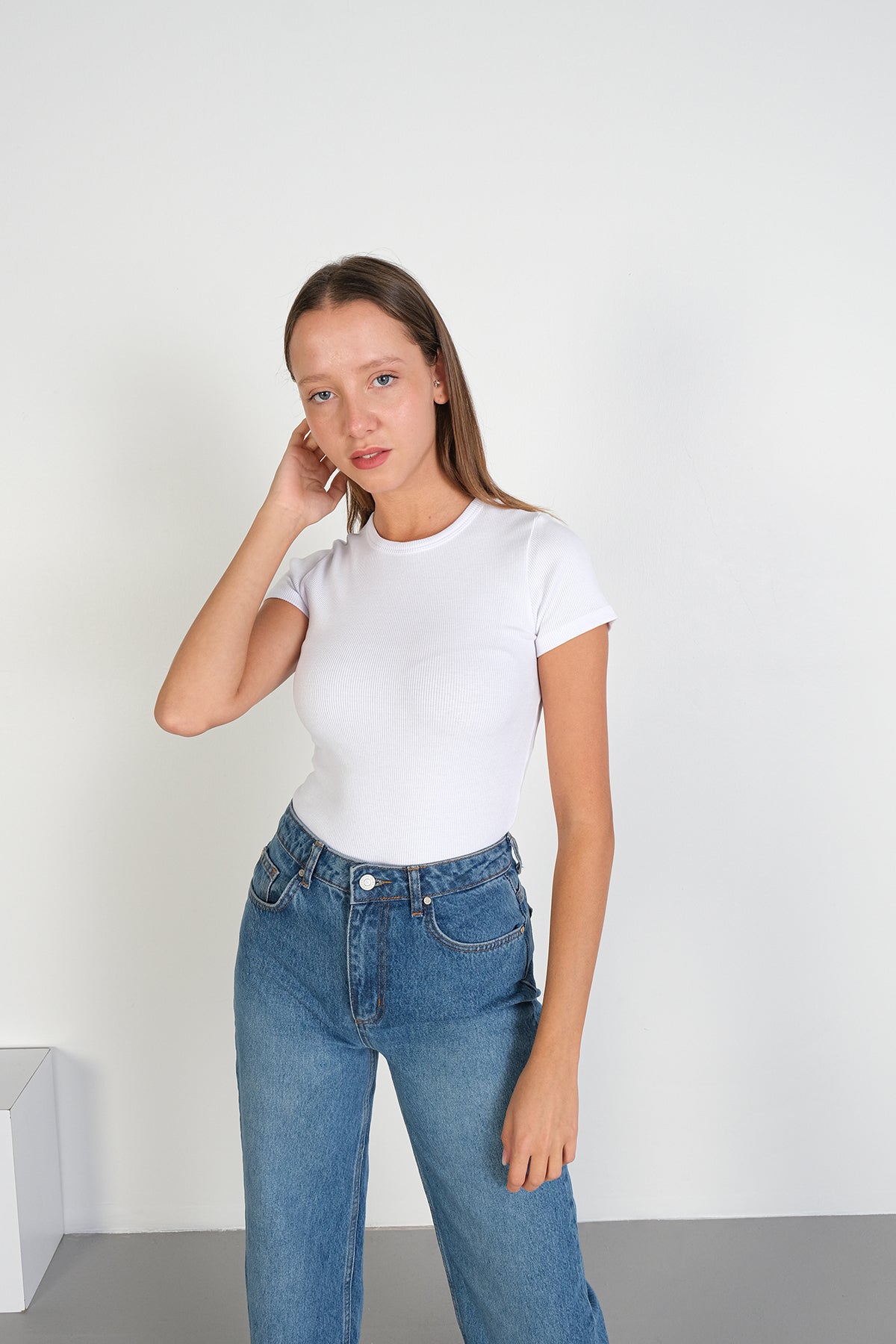 White_Round-Neck-Basic-T-shirt-addax