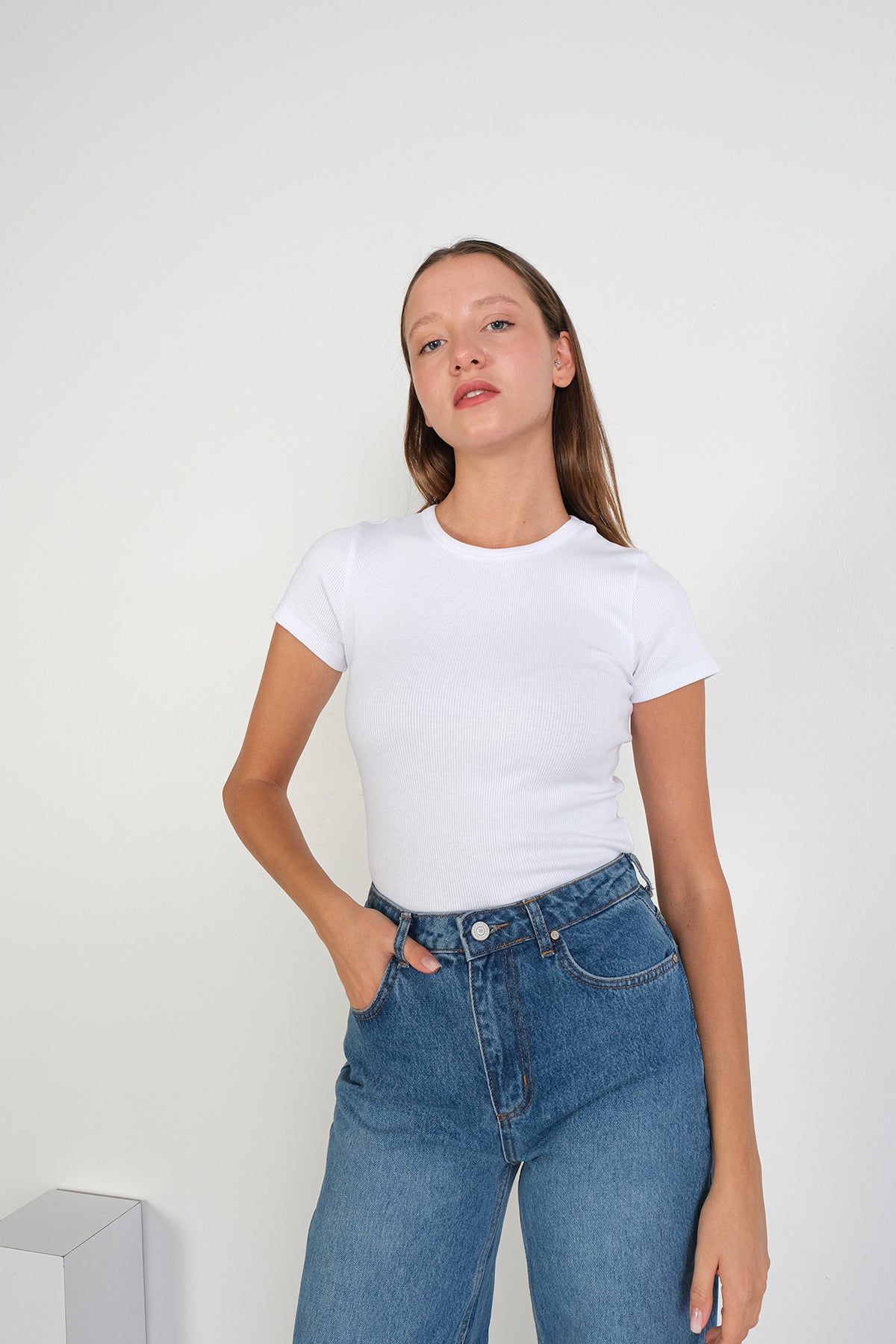White_Round-Neck-Basic-T-shirt-addax