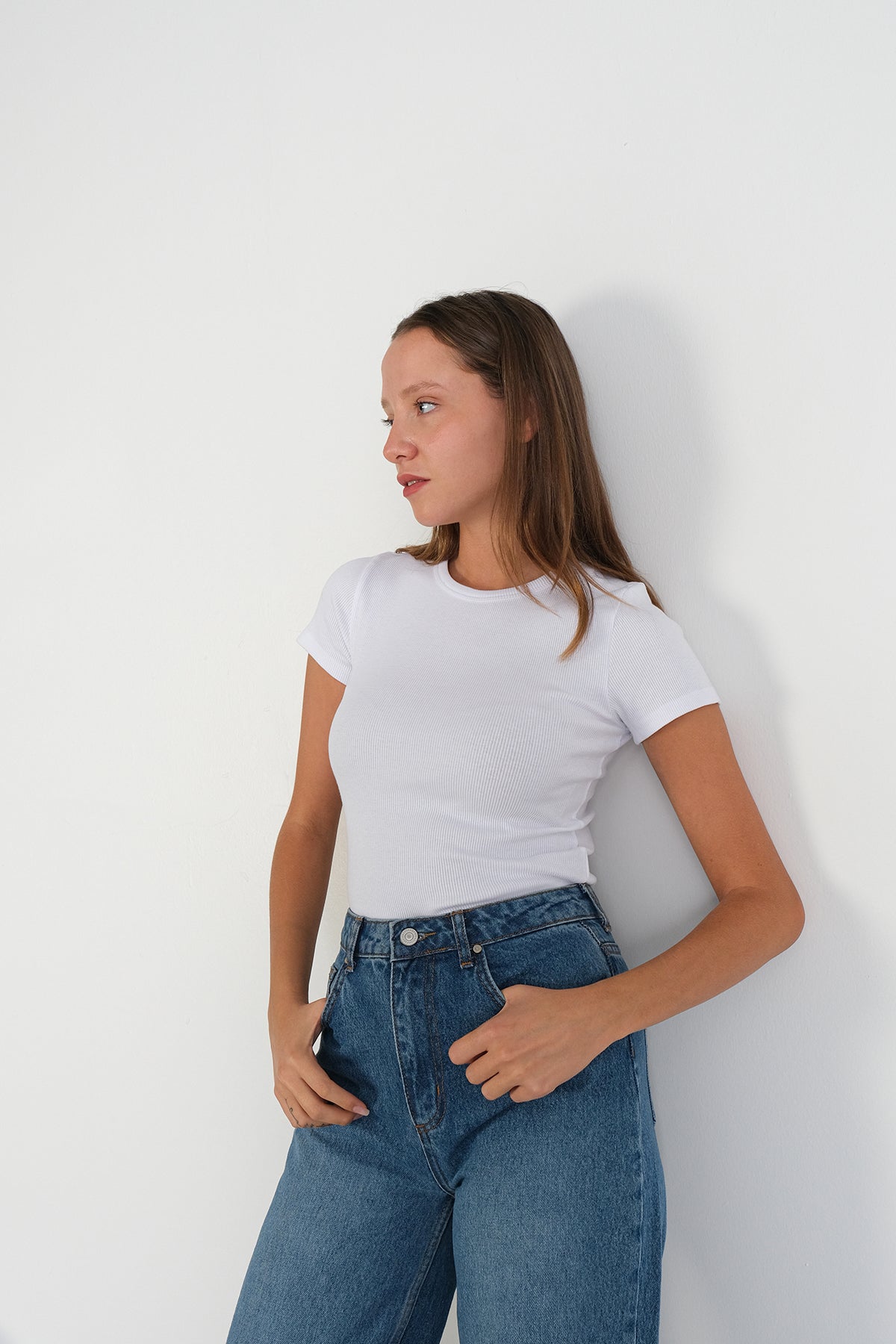 White_Round-Neck-Basic-T-shirt-addax