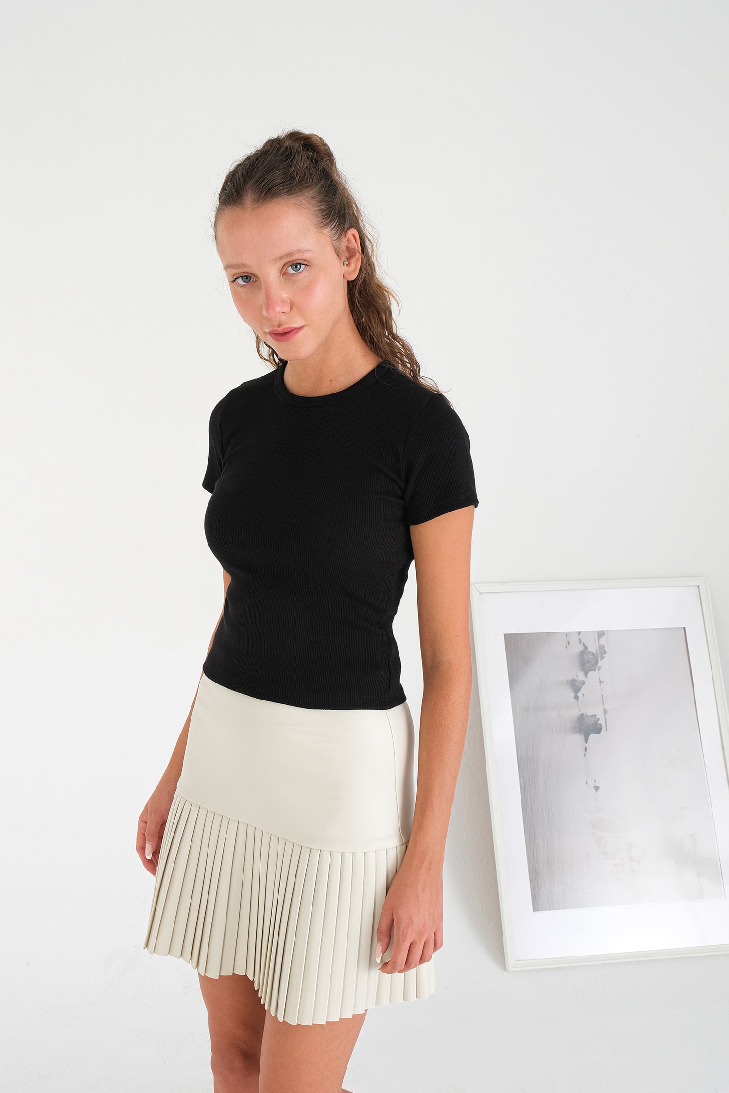 Black_Round-Neck-Basic-T-shirt-addax