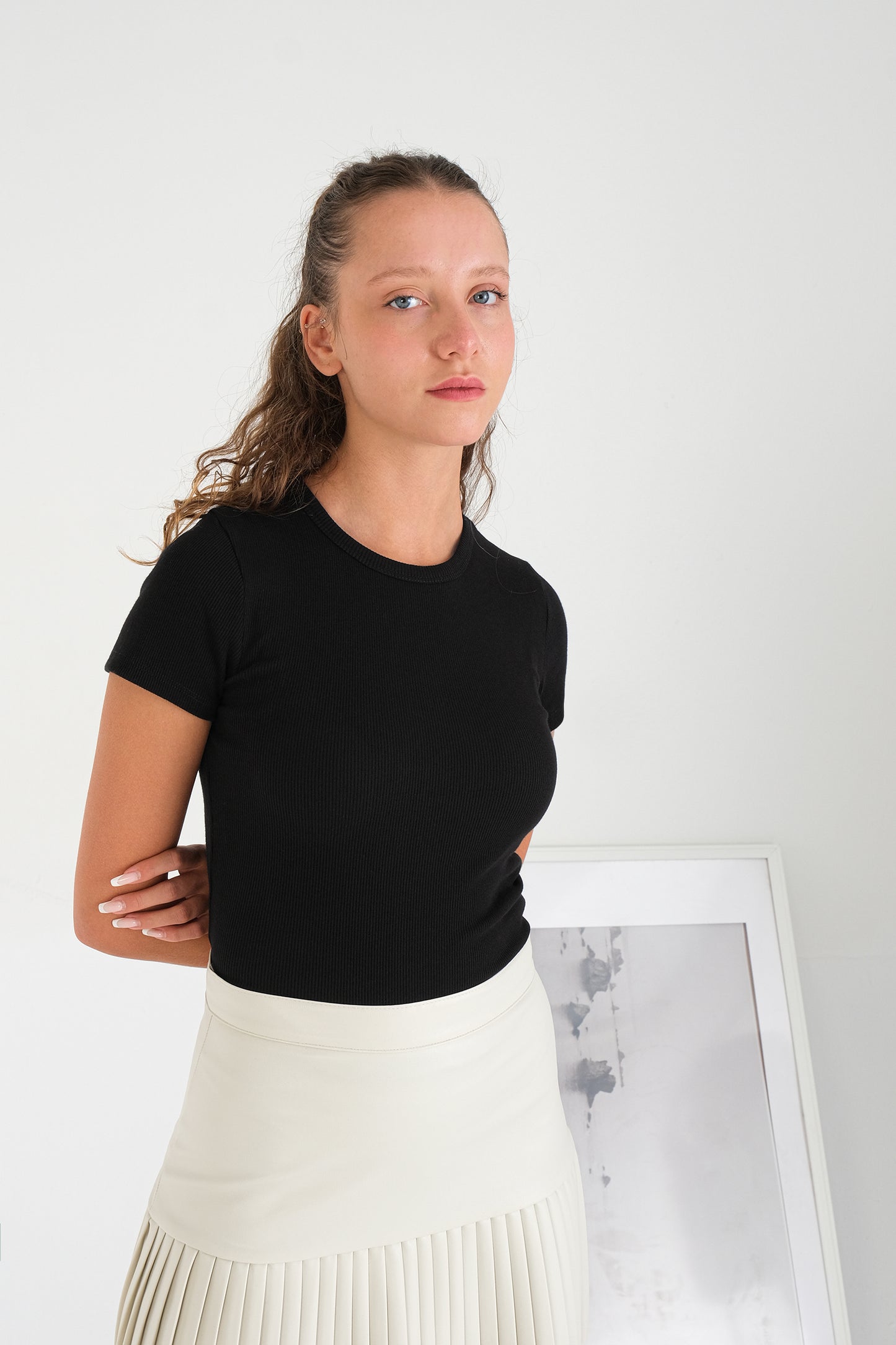 Black_Round-Neck-Basic-T-shirt-addax