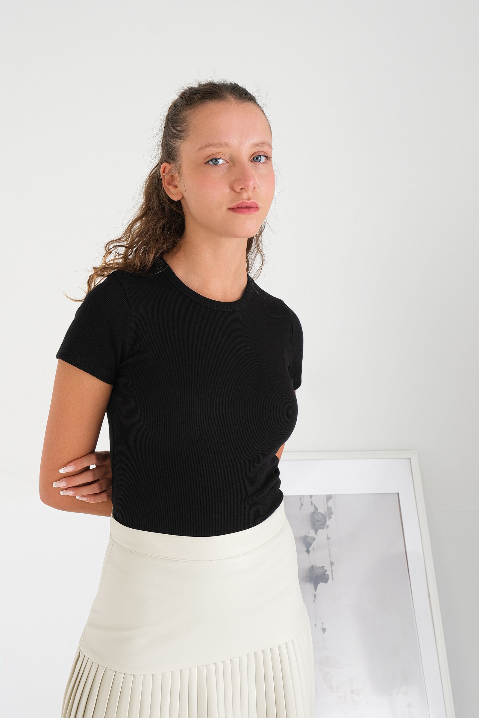 Black_Round-Neck-Basic-T-shirt-addax