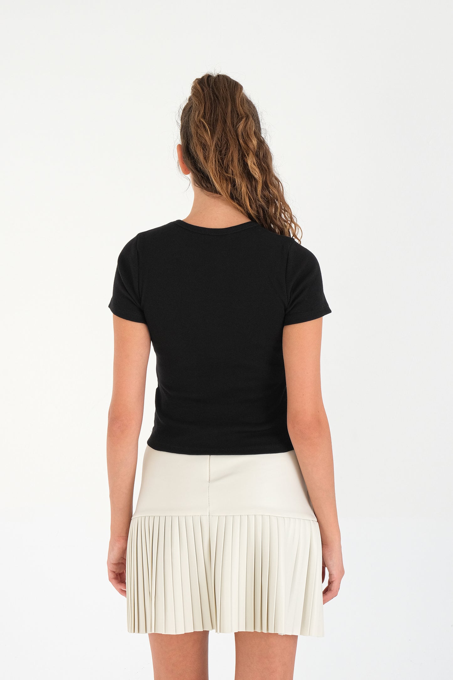 Black_Round-Neck-Basic-T-shirt-addax