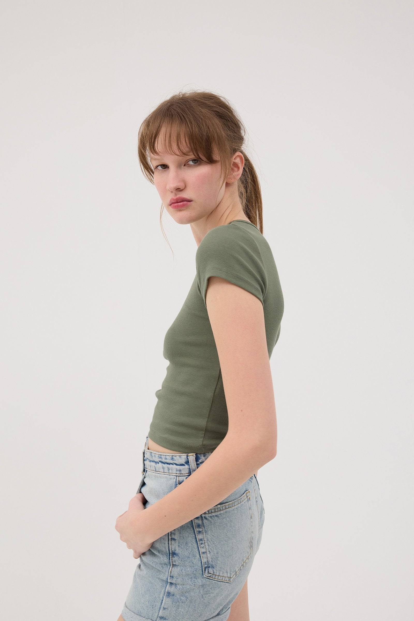 Oil-Green_Round-Neck-Basic-T-shirt-addax