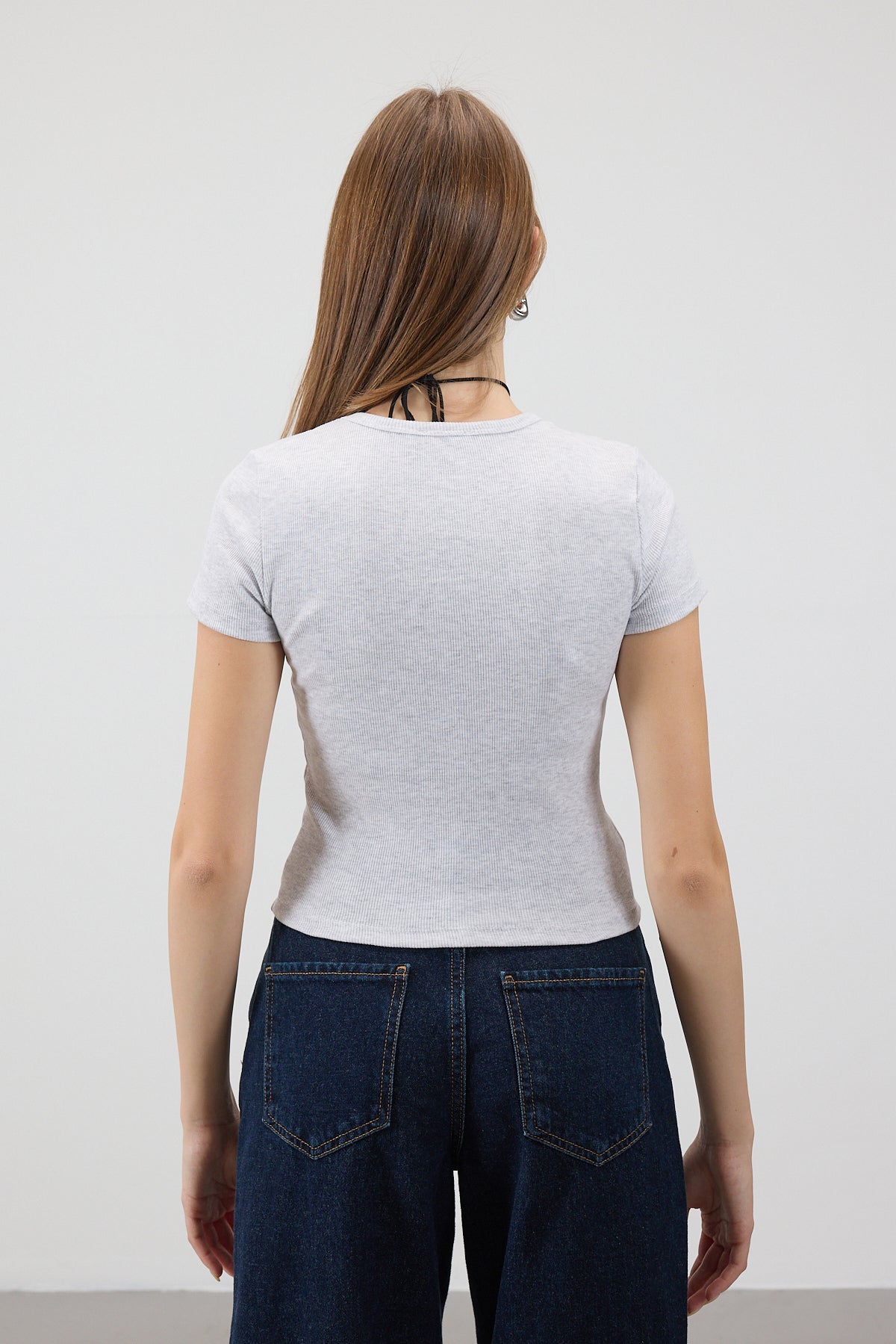 Snow-Melange_Round-Neck-Basic-T-shirt-addax