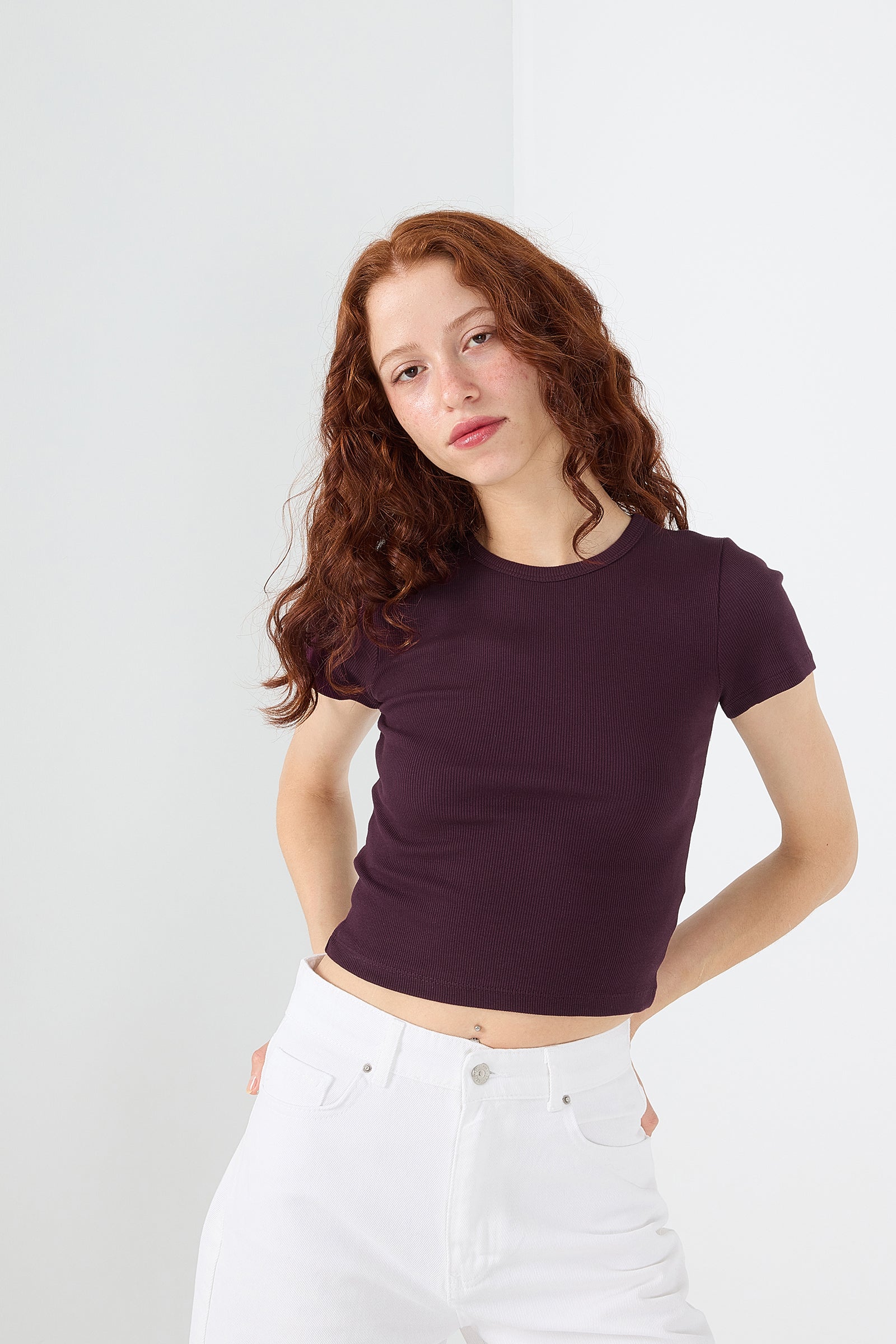 Gardenia_Round-Neck-Basic-T-shirt-addax