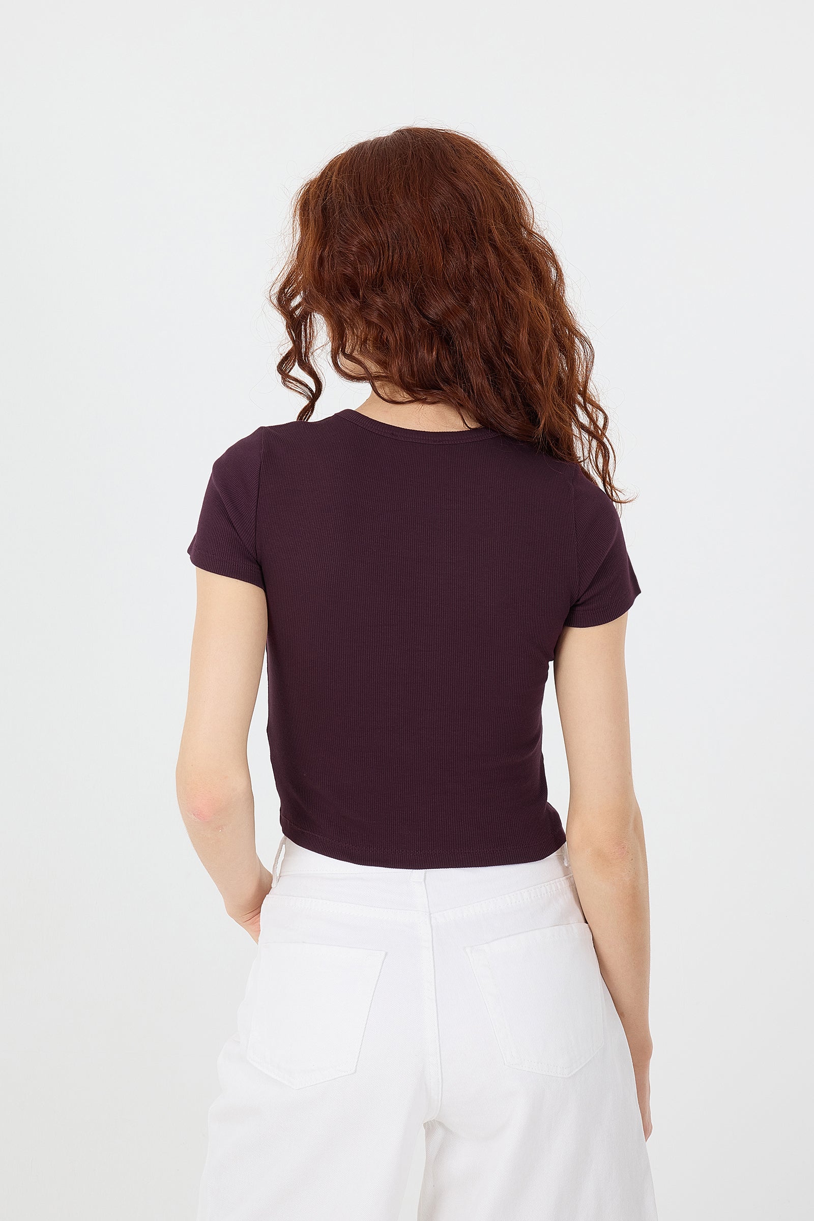 Gardenia_Round-Neck-Basic-T-shirt-addax