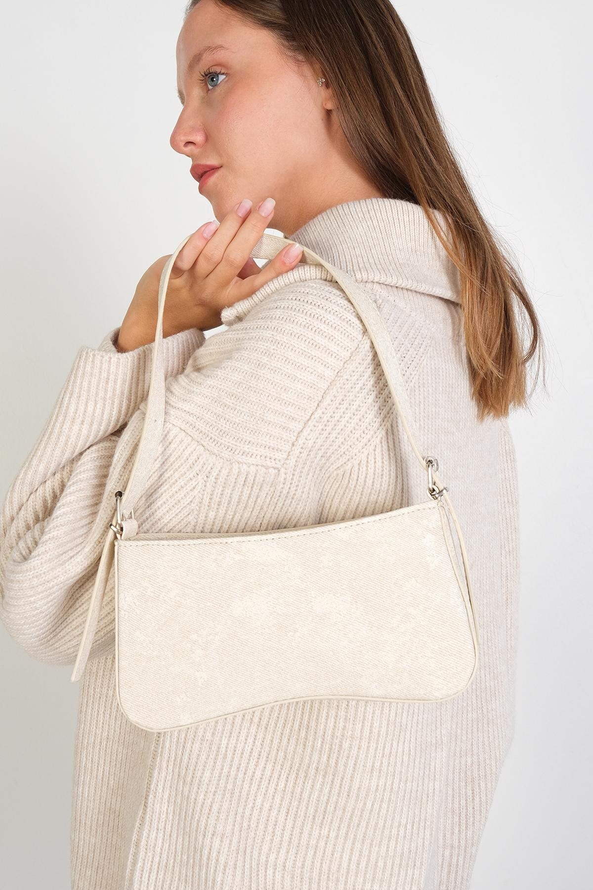 Beige_Zip-Up-Shoulder-Bag-addax