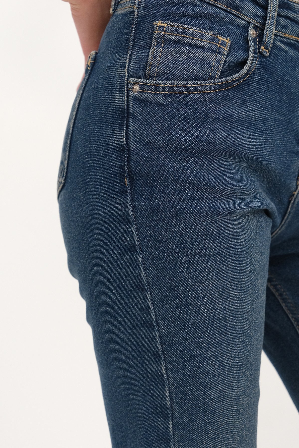 Tint_Mom-Jeans-addax