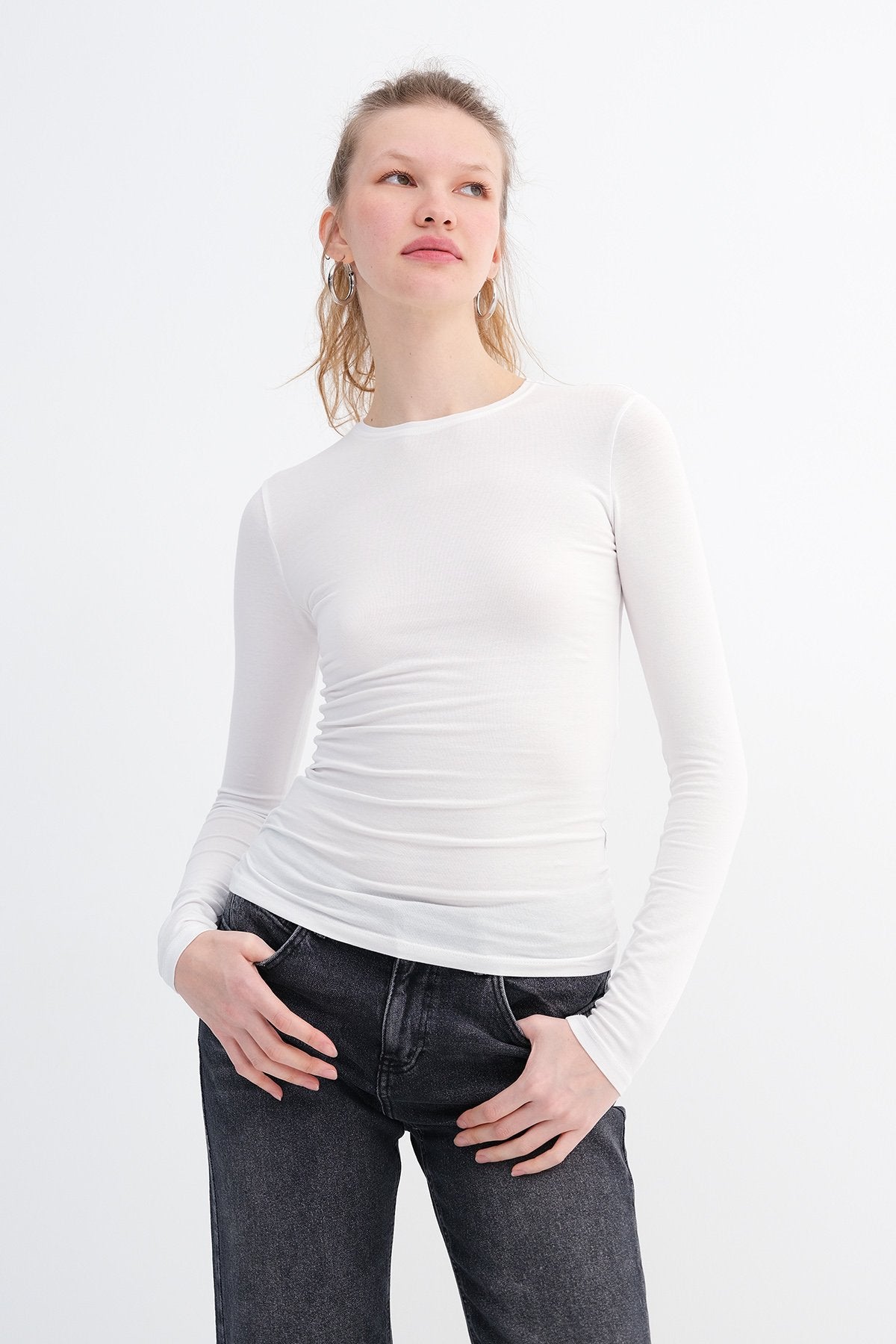 White_Round-Neck-Basic-Blouse-addax