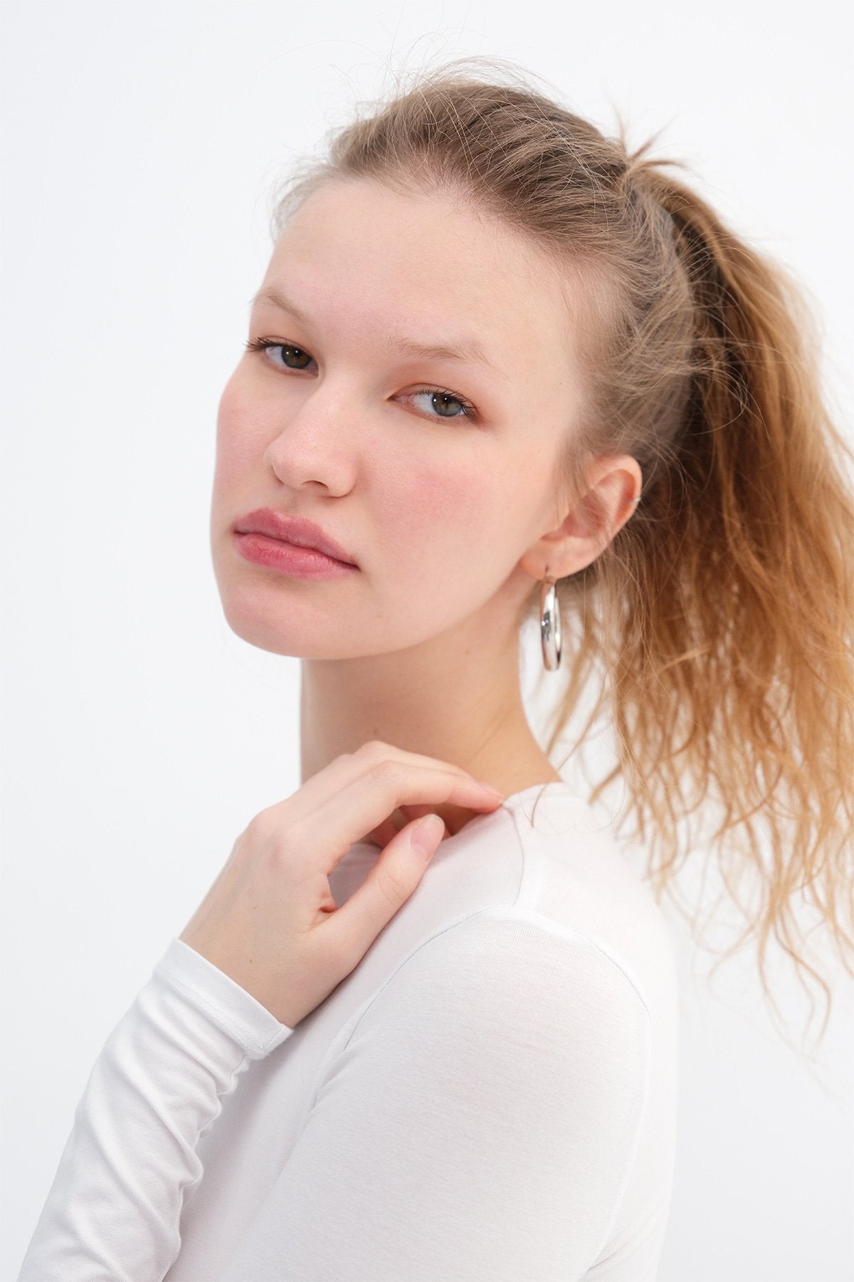 White_Round-Neck-Basic-Blouse-addax