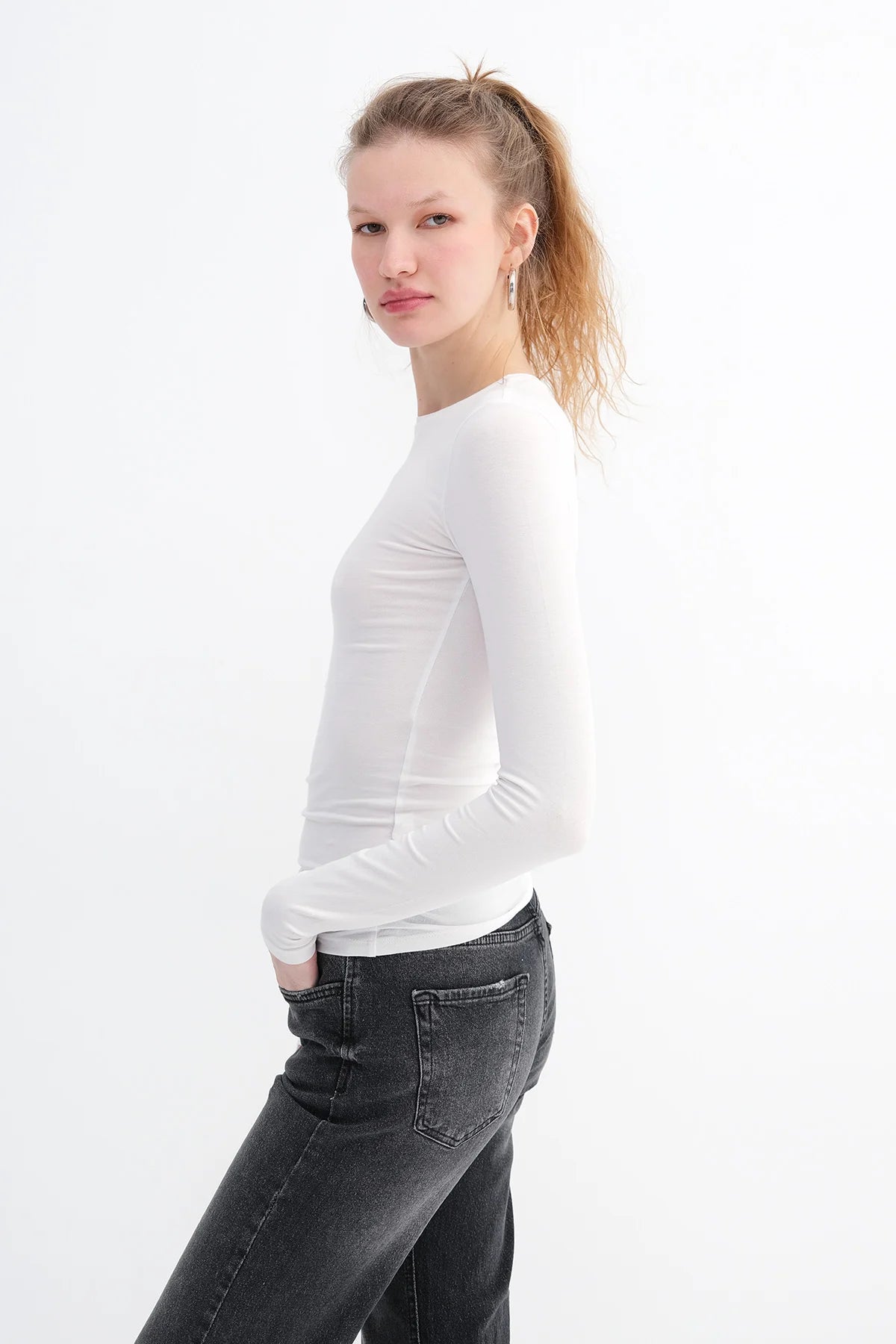 White_Round-Neck-Basic-Blouse-addax