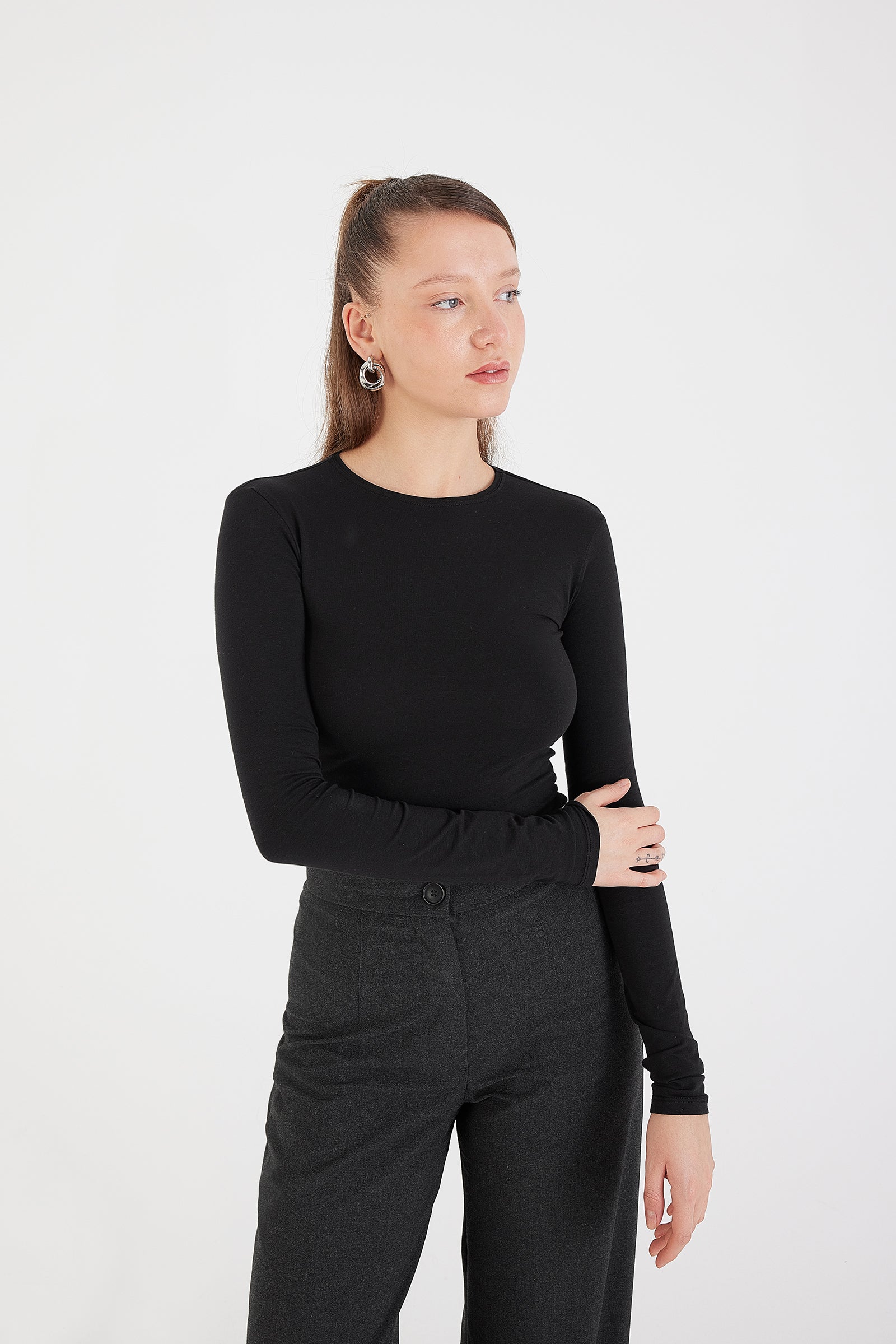 Black_Round-Neck-Basic-Blouse-addax