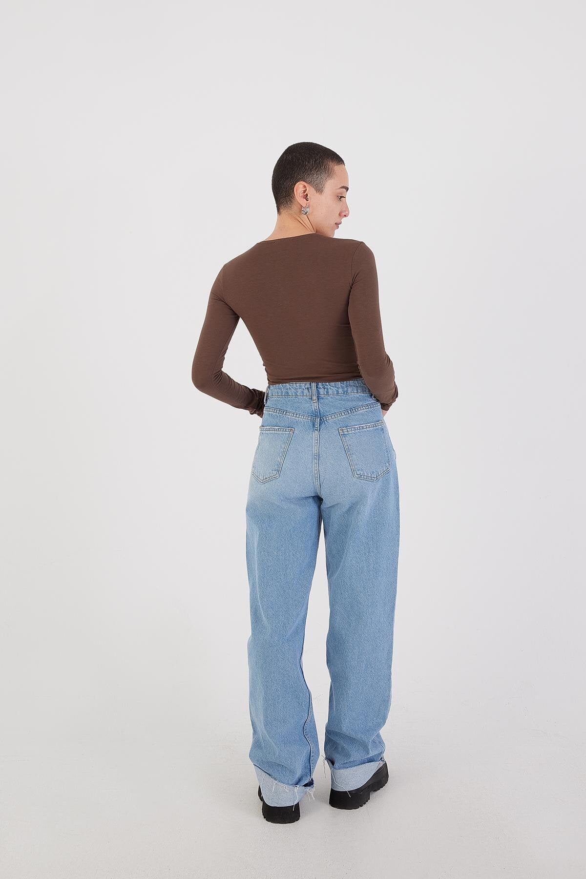 Bitter-Coffee_Round-Neck-Basic-Blouse-addax